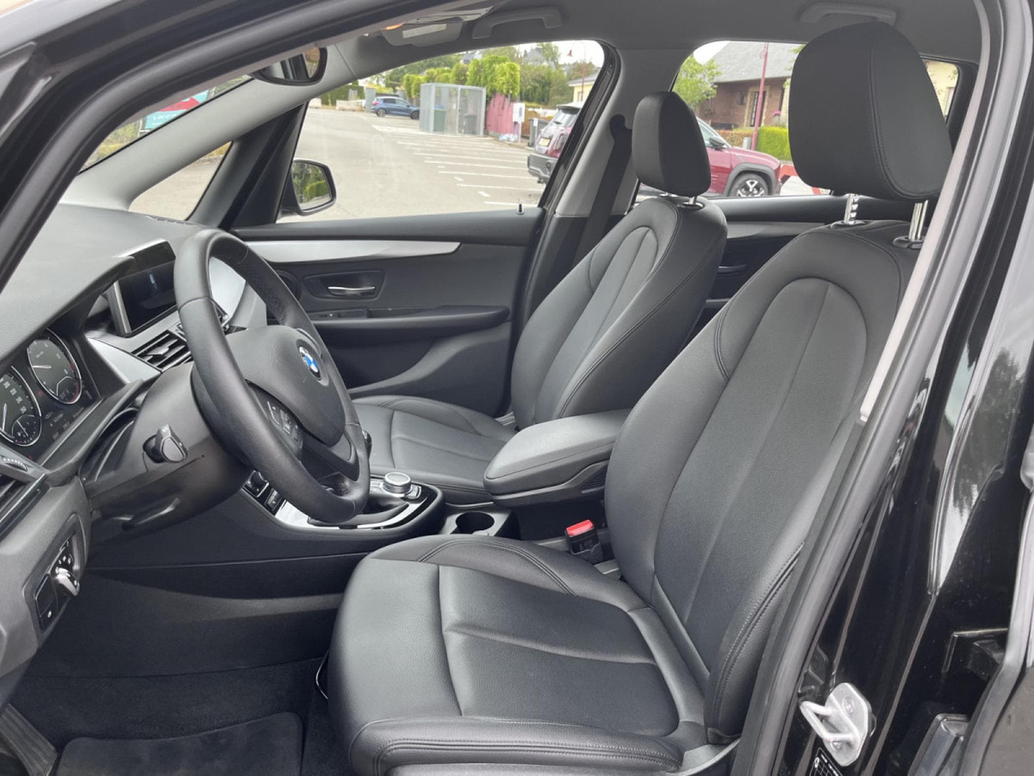 BMW 216 216d Business - LED - Navigation -Cuir - PDC (2020) - Photo 10