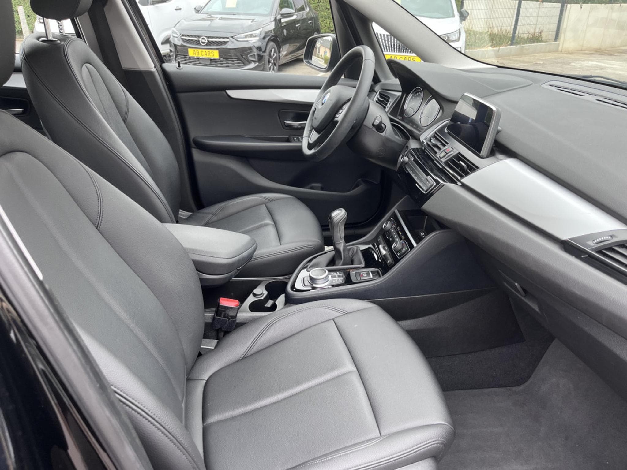 BMW 216 216d Business - LED - Navigation -Cuir - PDC (2020) - Photo 11