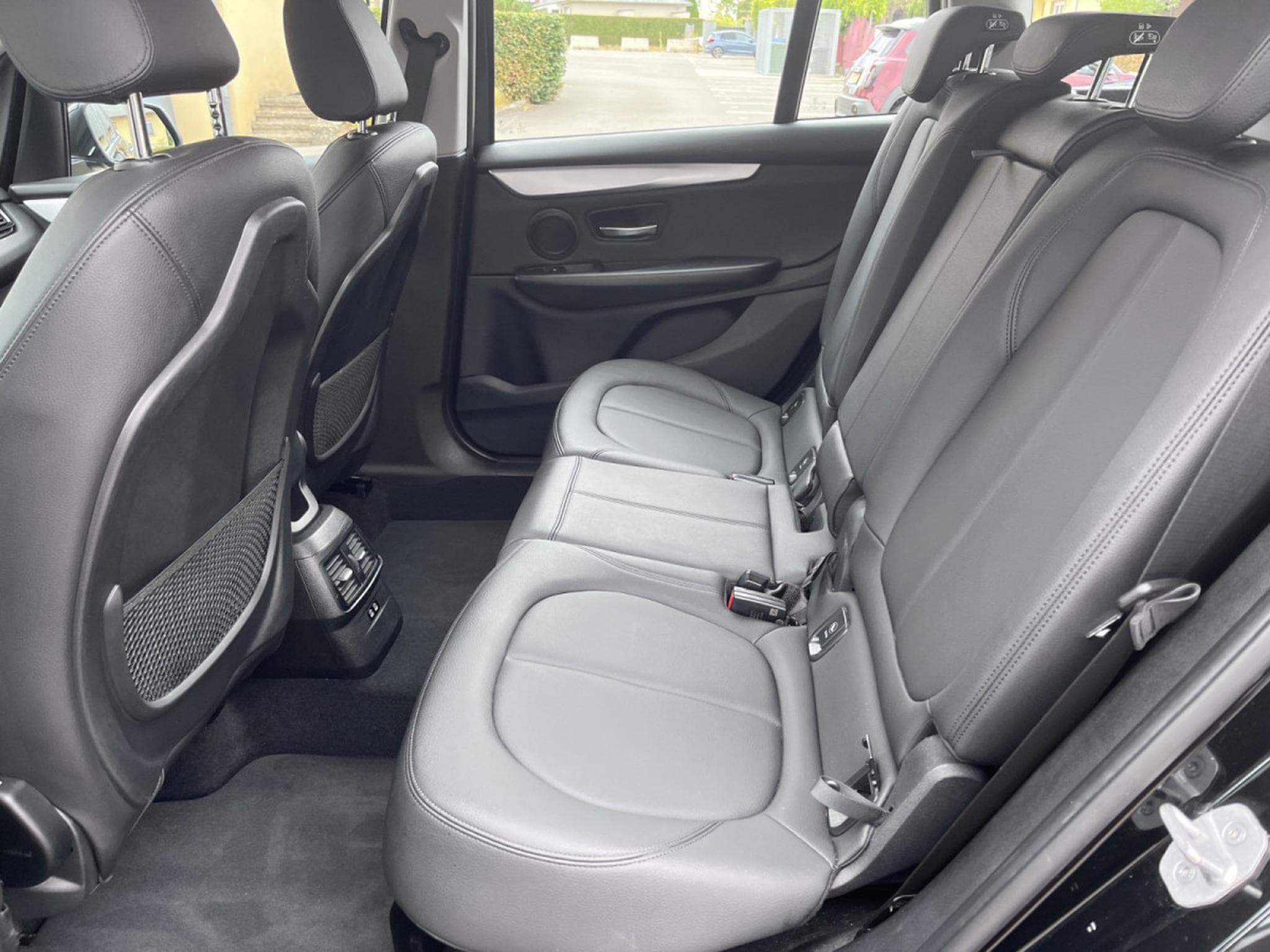 BMW 216 216d Business - LED - Navigation -Cuir - PDC (2020) - Photo 13