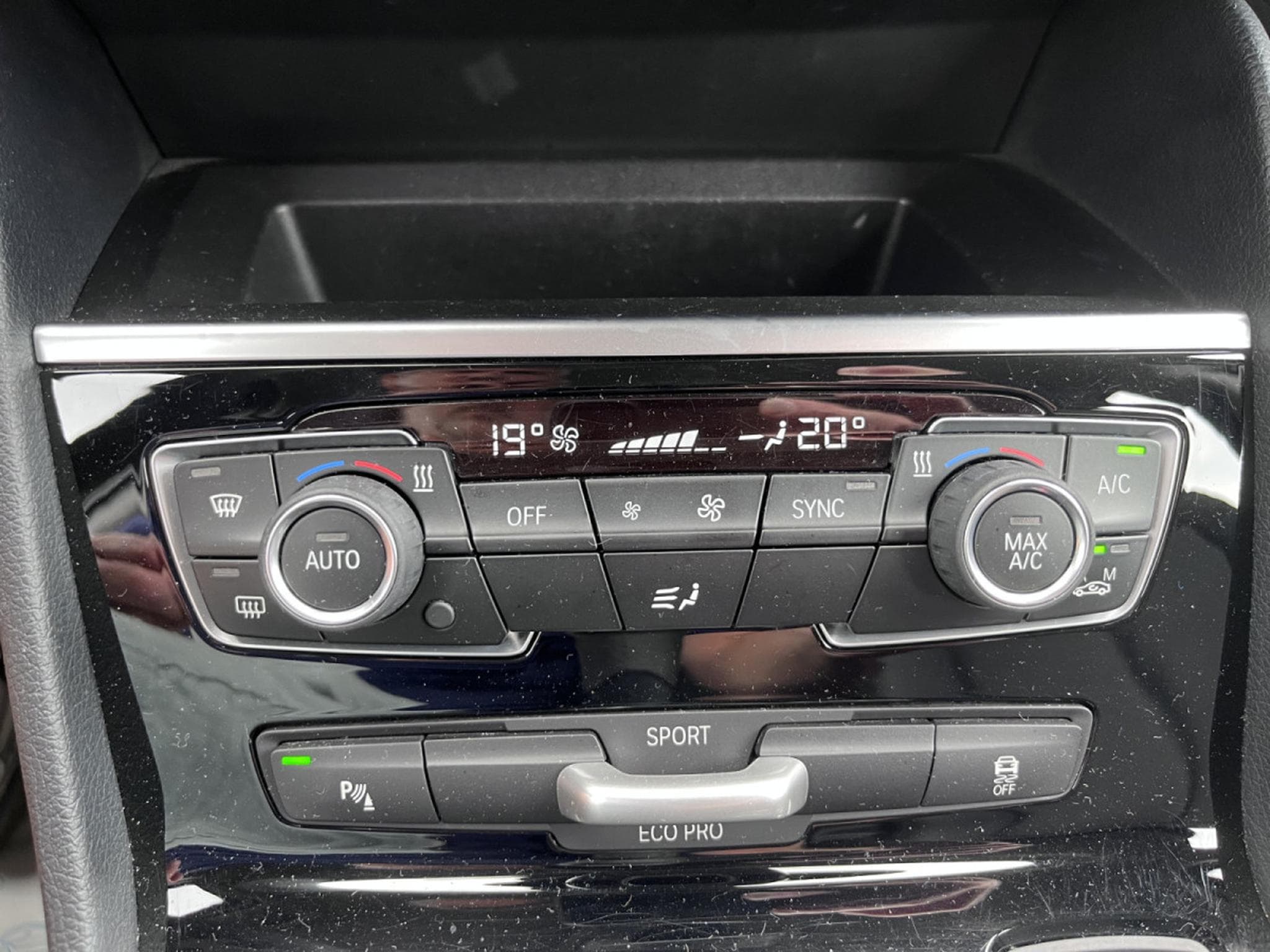 BMW 216 216d Business - LED - Navigation -Cuir - PDC (2020) - Photo 15