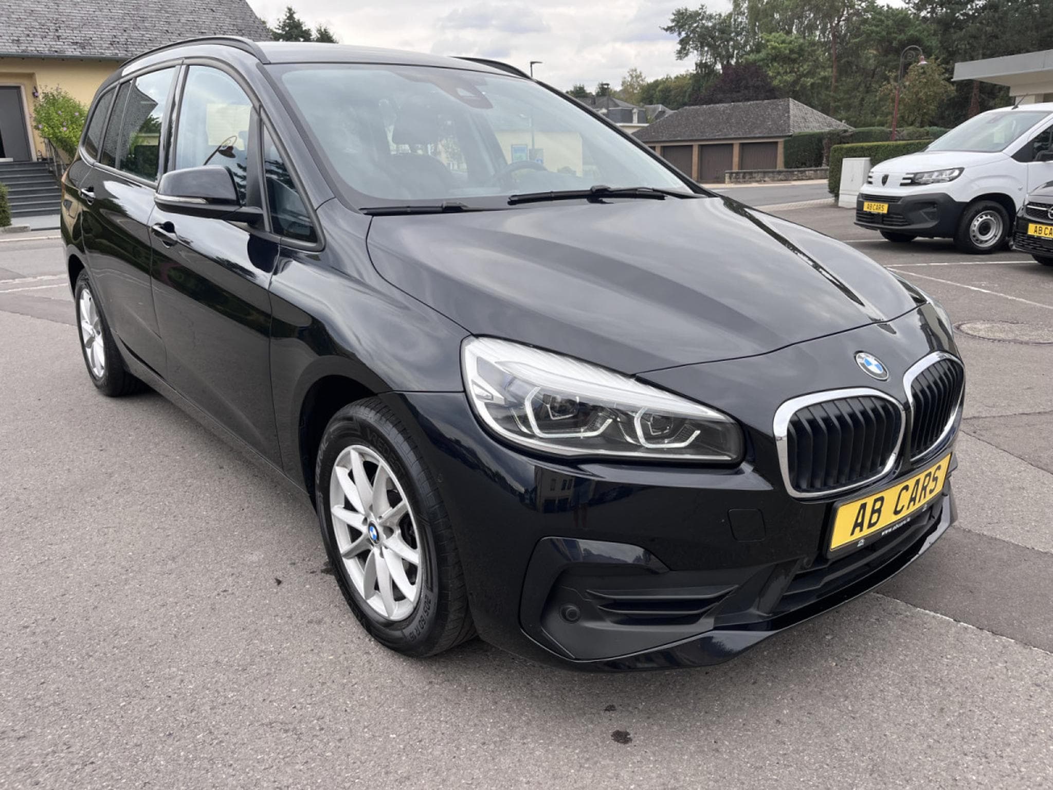 BMW 216 216d Business - LED - Navigation -Cuir - PDC (2020) - Photo 3