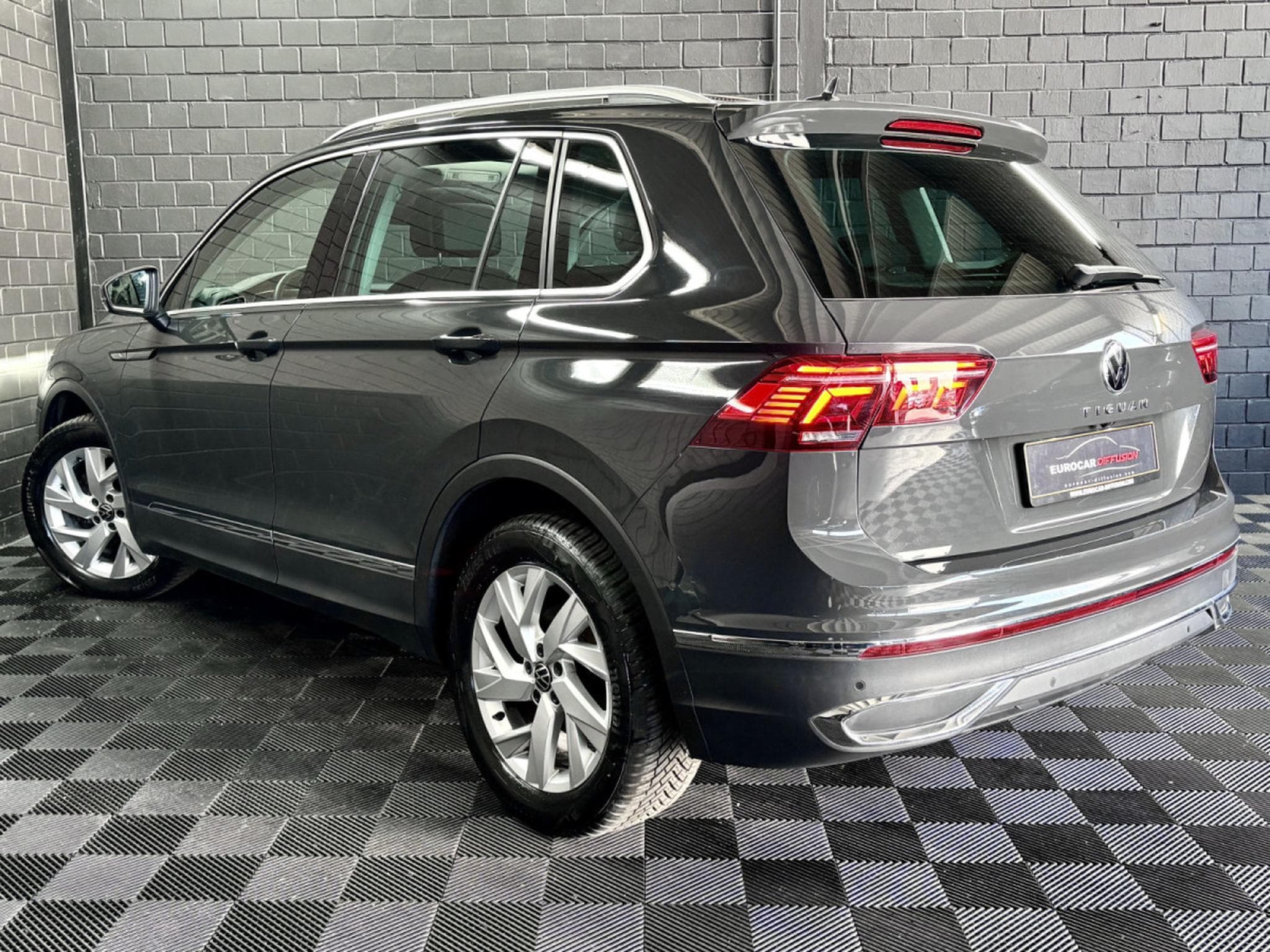 VW Tiguan Elegance 2.0 TDI 150CV DSG7 *PANO* MATRIX *ACC * (2022) - Photo 4