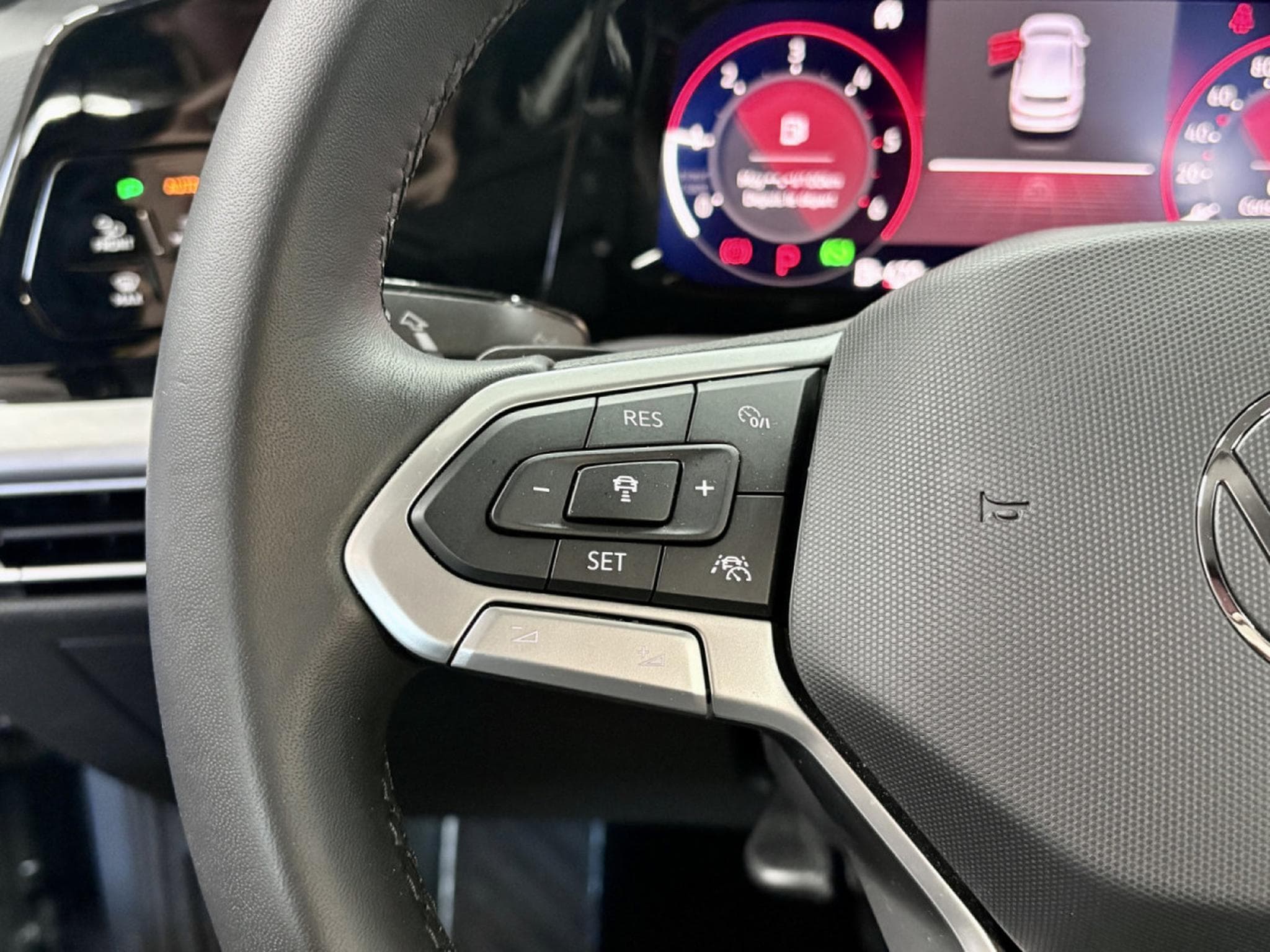 VW Golf Life 2.0 TDI DSG7 115 CV *4 SAISONS* ACC * CARPLAY* (2023) - Photo 11