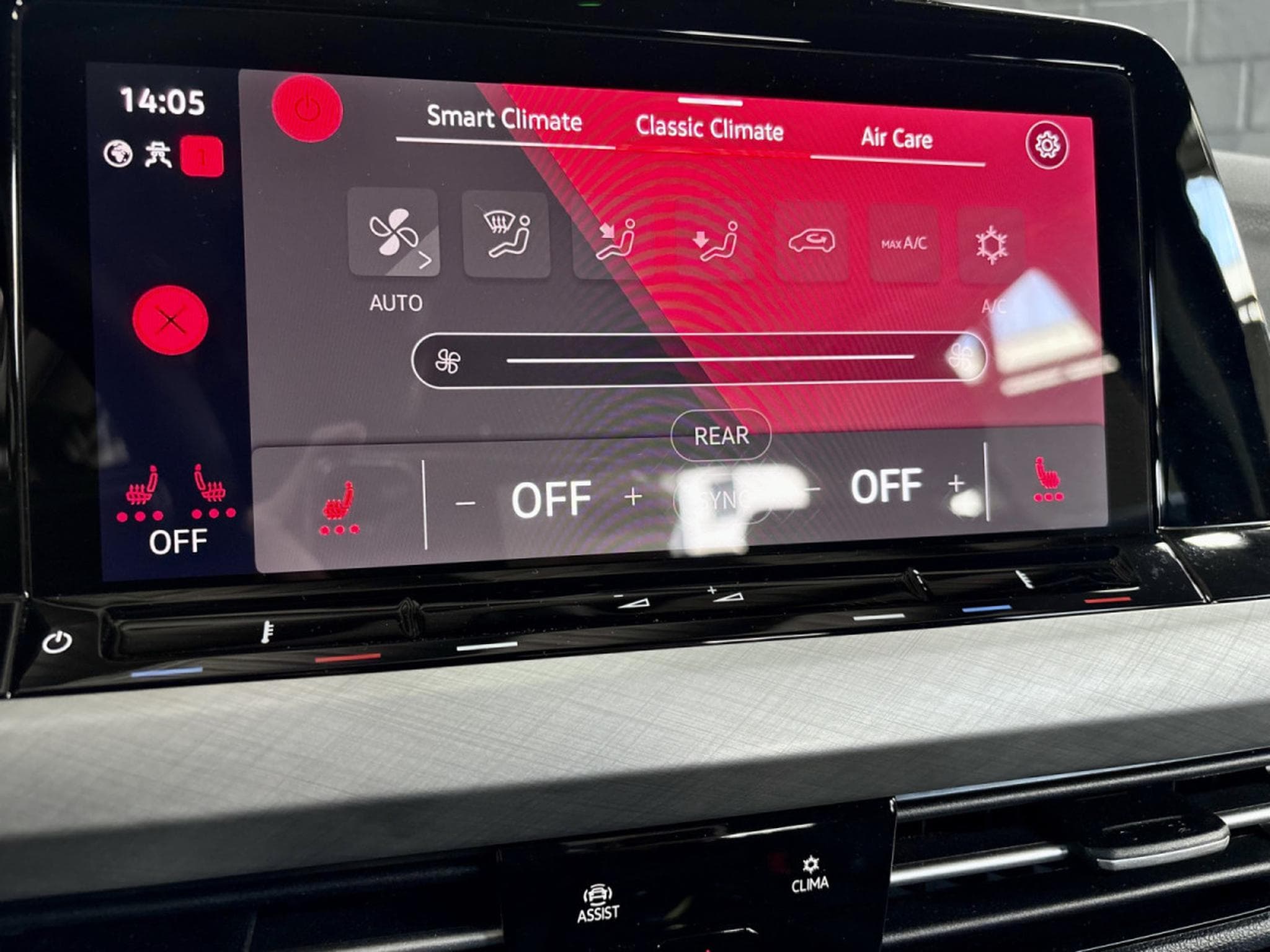 VW Golf Life 2.0 TDI DSG7 115 CV *4 SAISONS* ACC * CARPLAY* (2023) - Photo 17