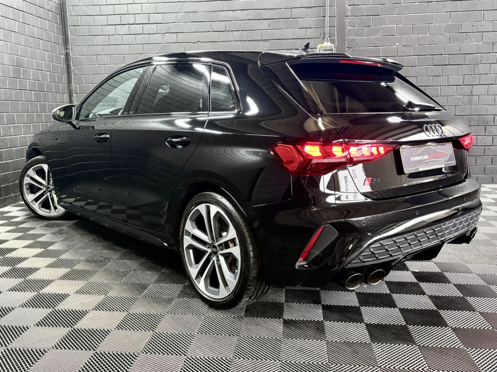 Audi S3 S3 Sportback Quattro 2.0 TFSI 333 CV * MATRIX * BLACK PACK * (2025) - Photo 4