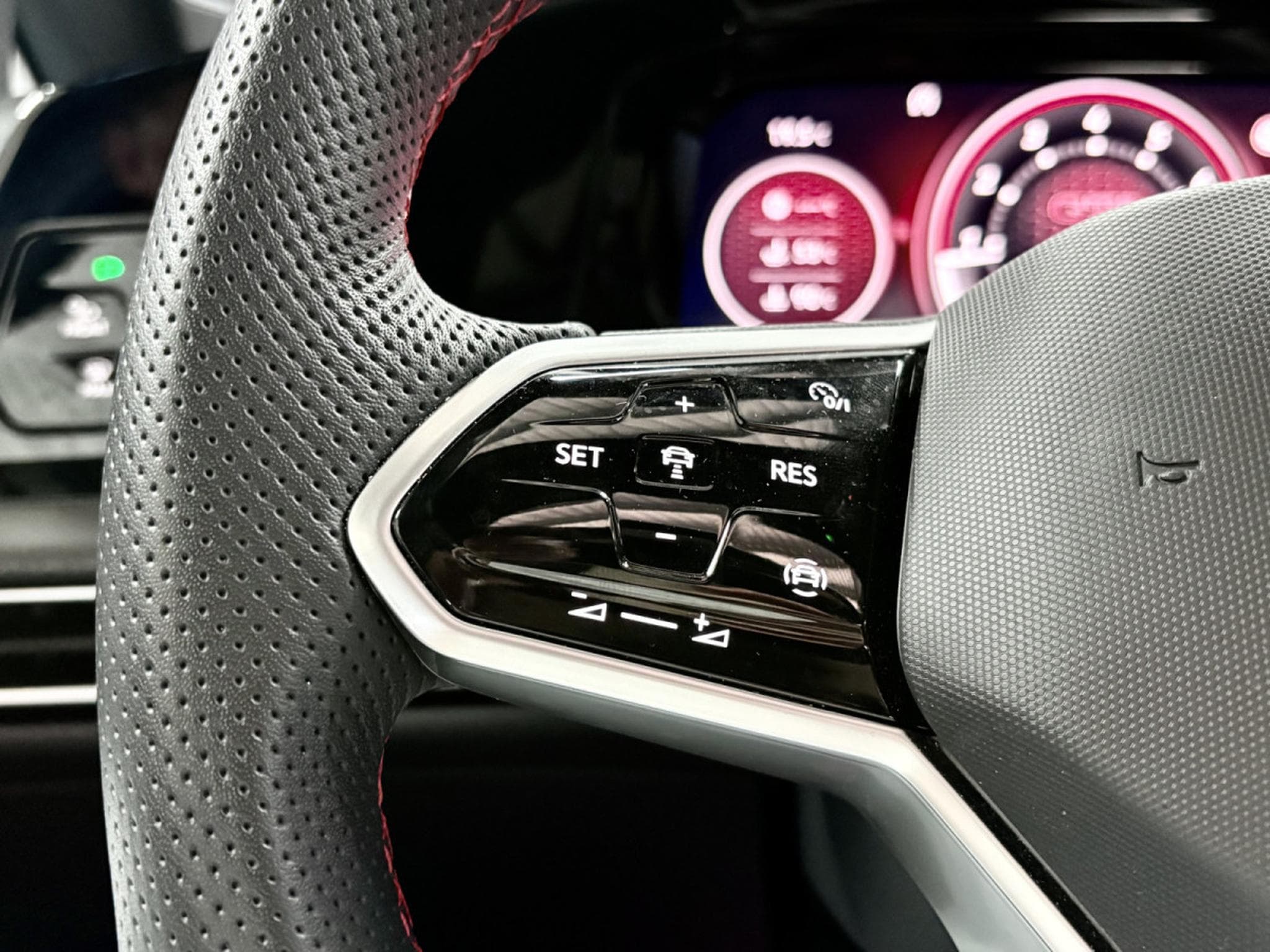 VW Golf GTI Clubsport 2.0 TSI 300CV DSG7 *PANO* MATRIX * HARMAN * CA (2024) - Foto 11