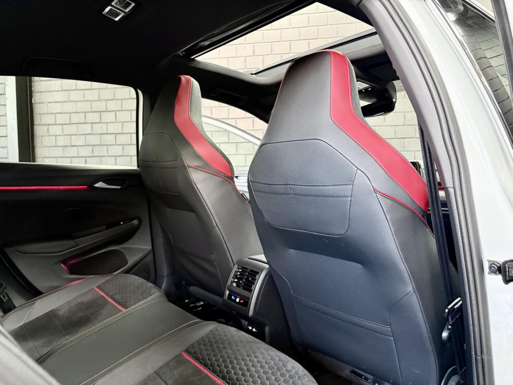 VW Golf GTI Clubsport 2.0 TSI 300CV DSG7 *PANO* MATRIX * HARMAN * CA (2024) - Foto 21