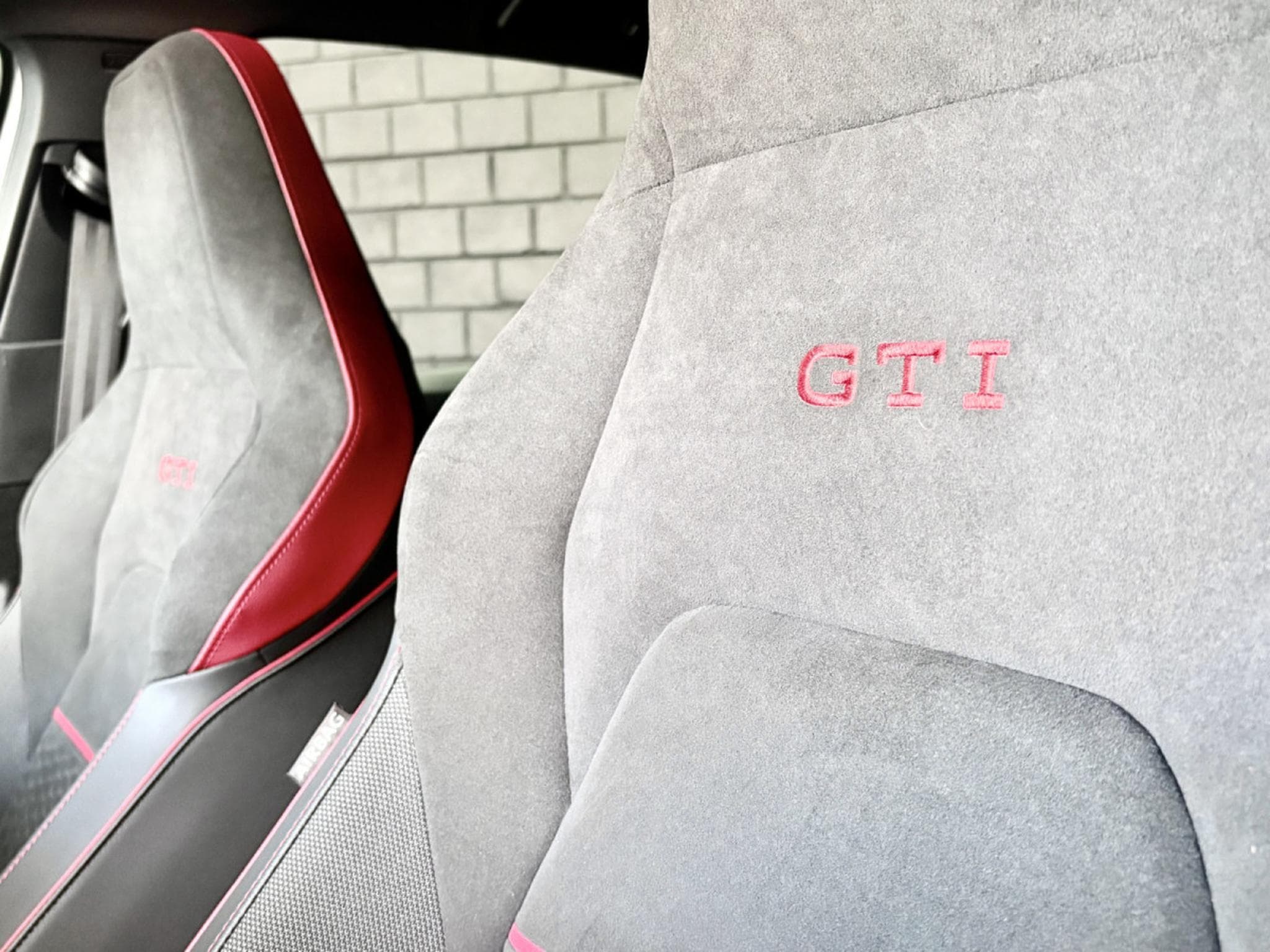 VW Golf GTI Clubsport 2.0 TSI 300CV DSG7 *PANO* MATRIX * HARMAN * CA (2024) - Foto 8