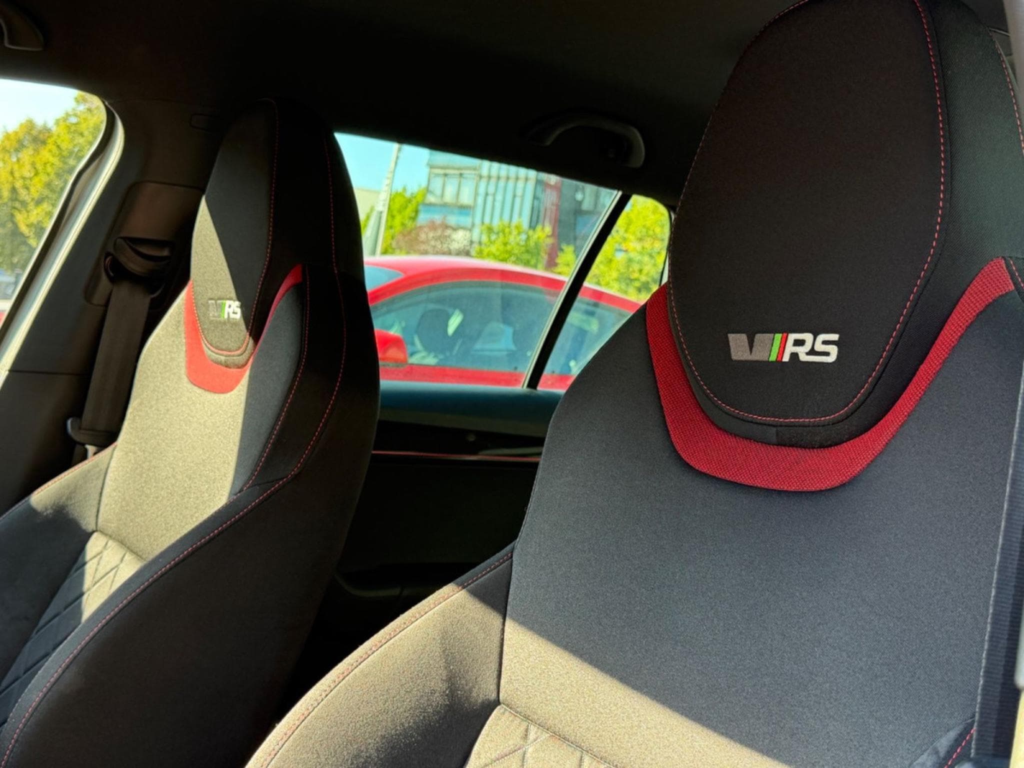 Skoda Octavia Combi RS 245 (2020) - Photo 11