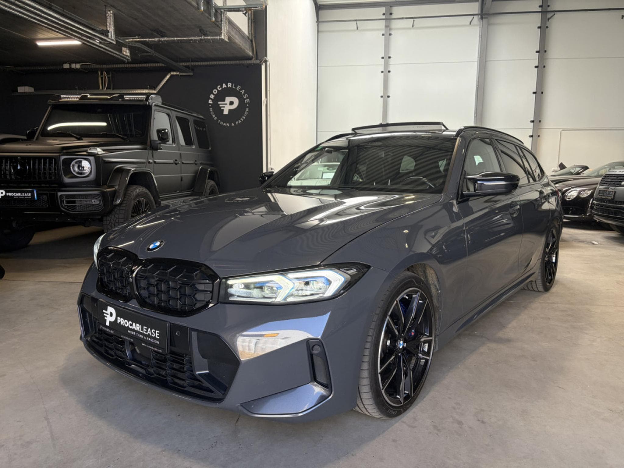 BMW M340 Touring M340 d xDrive/Pano/HUD/Camera/19/ACC/ (2023) - Photo 1