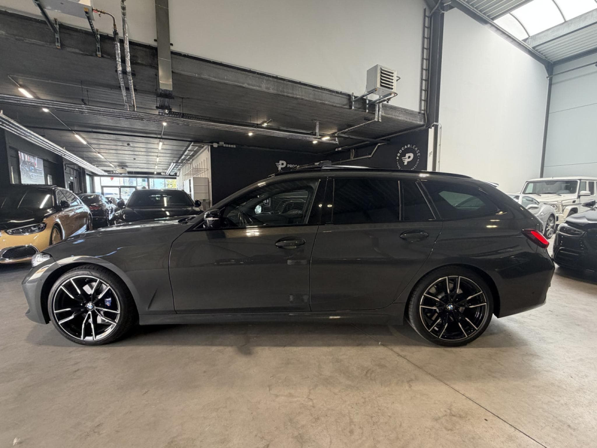 BMW M340 Touring M340 d xDrive/Pano/HUD/Camera/19/ACC/ (2023) - Photo 7