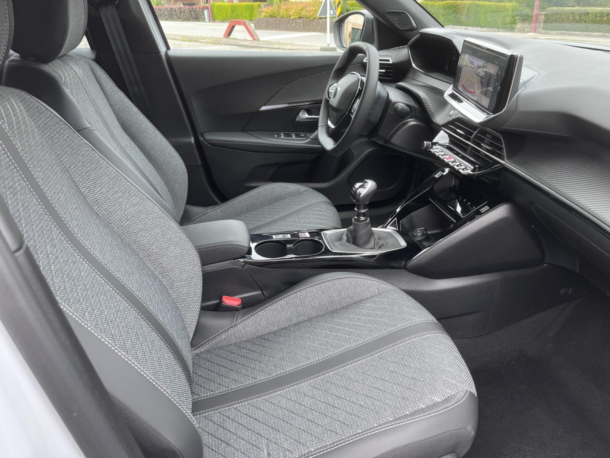 Peugeot 2008 1.2 100 Pure Tech Allure Camera 360 Keyless i-Cockpit (2025) - Photo 10