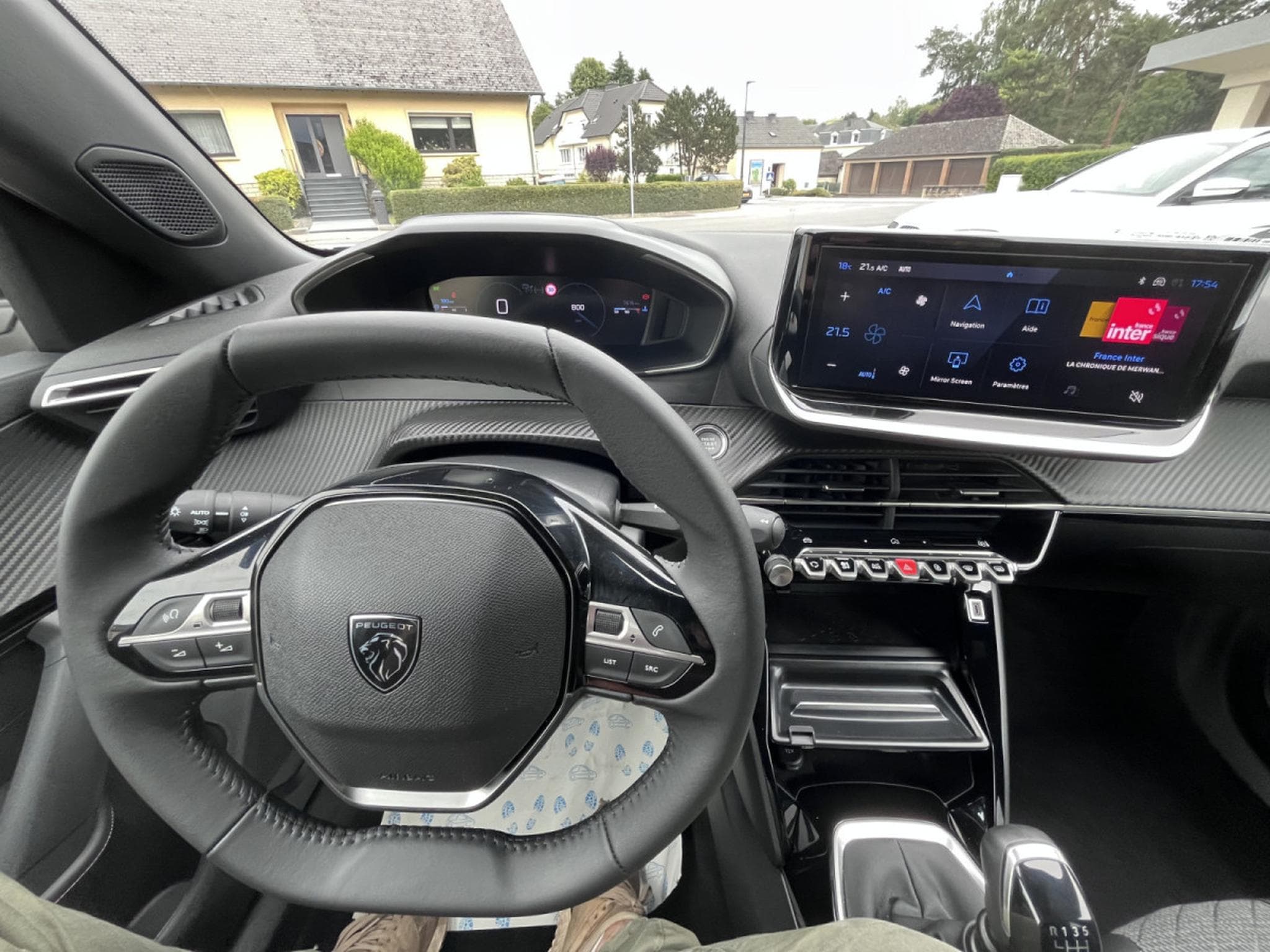 Peugeot 2008 1.2 100 Pure Tech Allure Camera 360 Keyless i-Cockpit (2025) - Photo 12