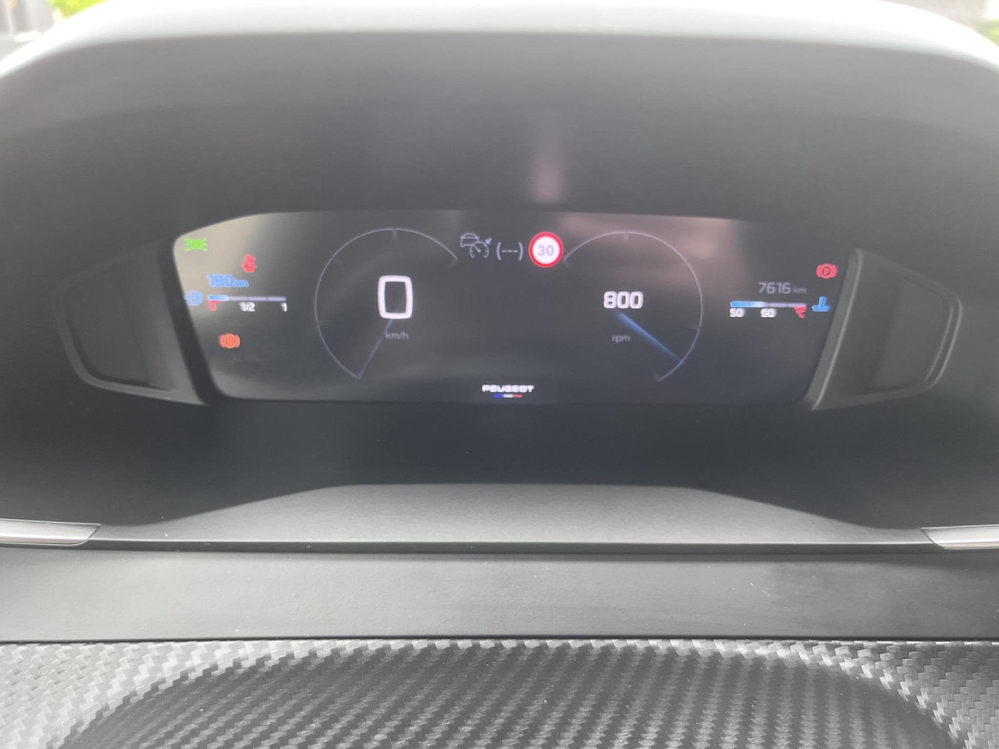 Peugeot 2008 1.2 100 Pure Tech Allure Camera 360 Keyless i-Cockpit (2025) - Photo 13