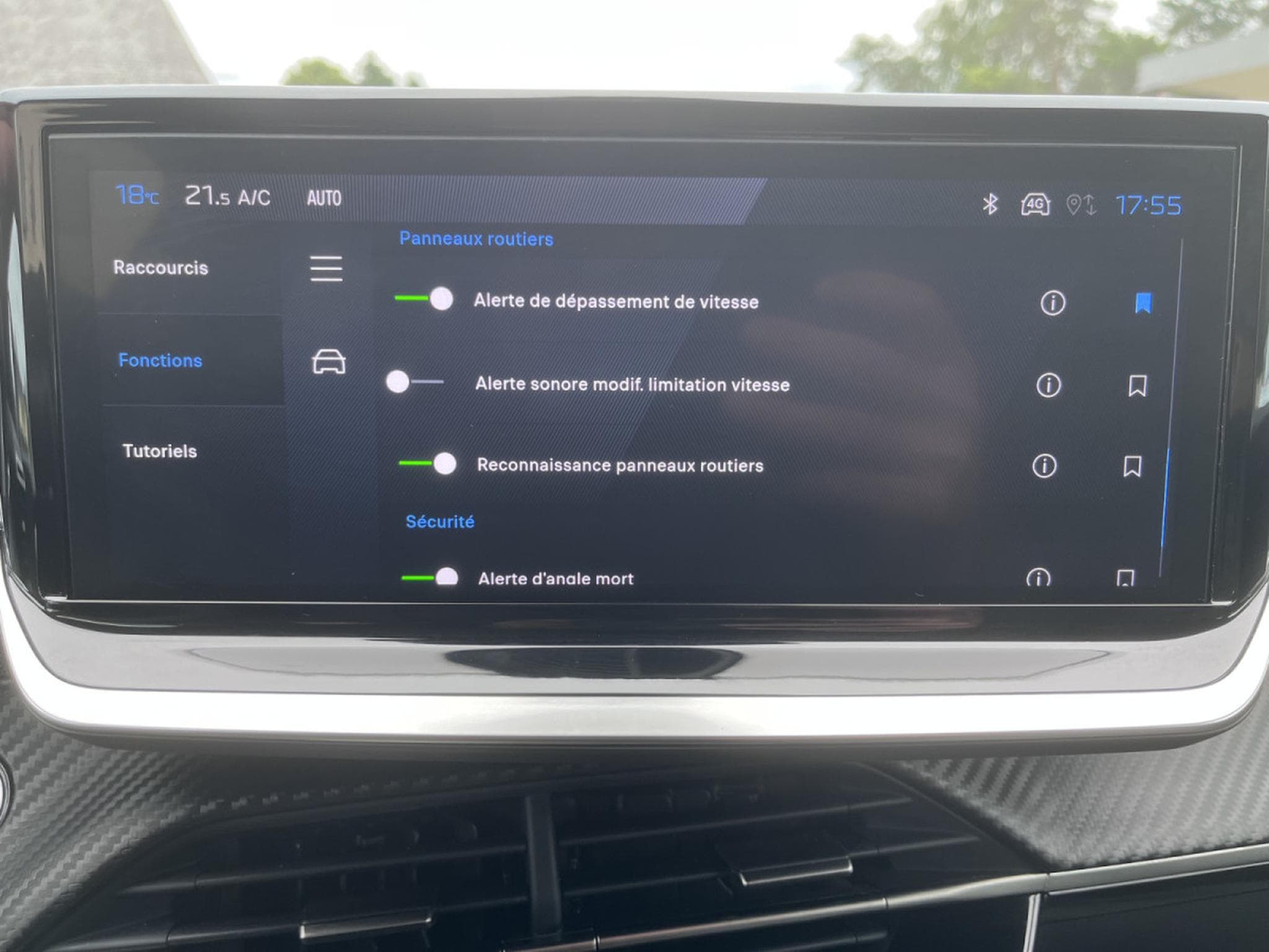 Peugeot 2008 1.2 100 Pure Tech Allure Camera 360 Keyless i-Cockpit (2025) - Photo 19