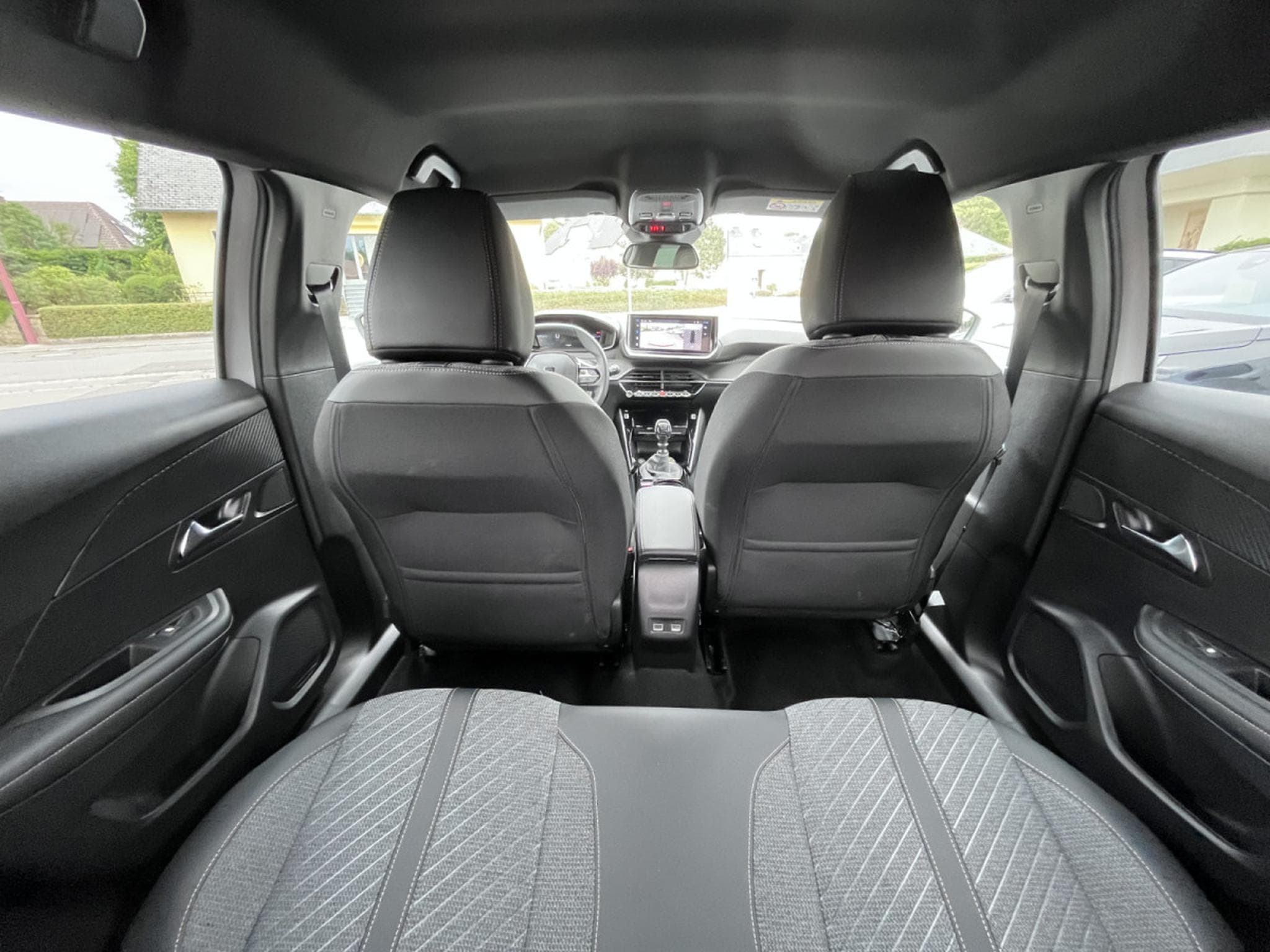 Peugeot 2008 1.2 100 Pure Tech Allure Camera 360 Keyless i-Cockpit (2025) - Photo 28