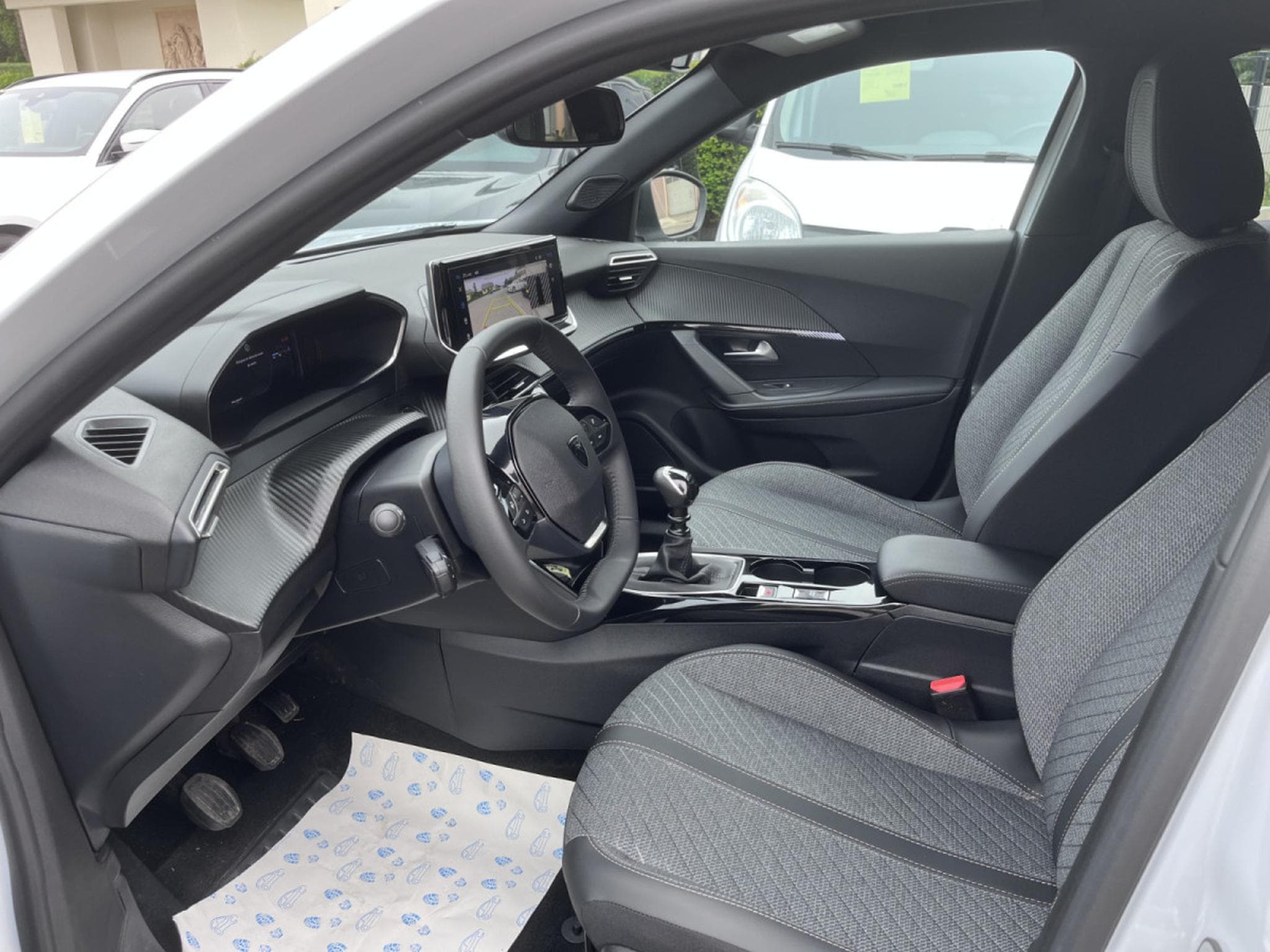 Peugeot 2008 1.2 100 Pure Tech Allure Camera 360 Keyless i-Cockpit (2025) - Photo 9