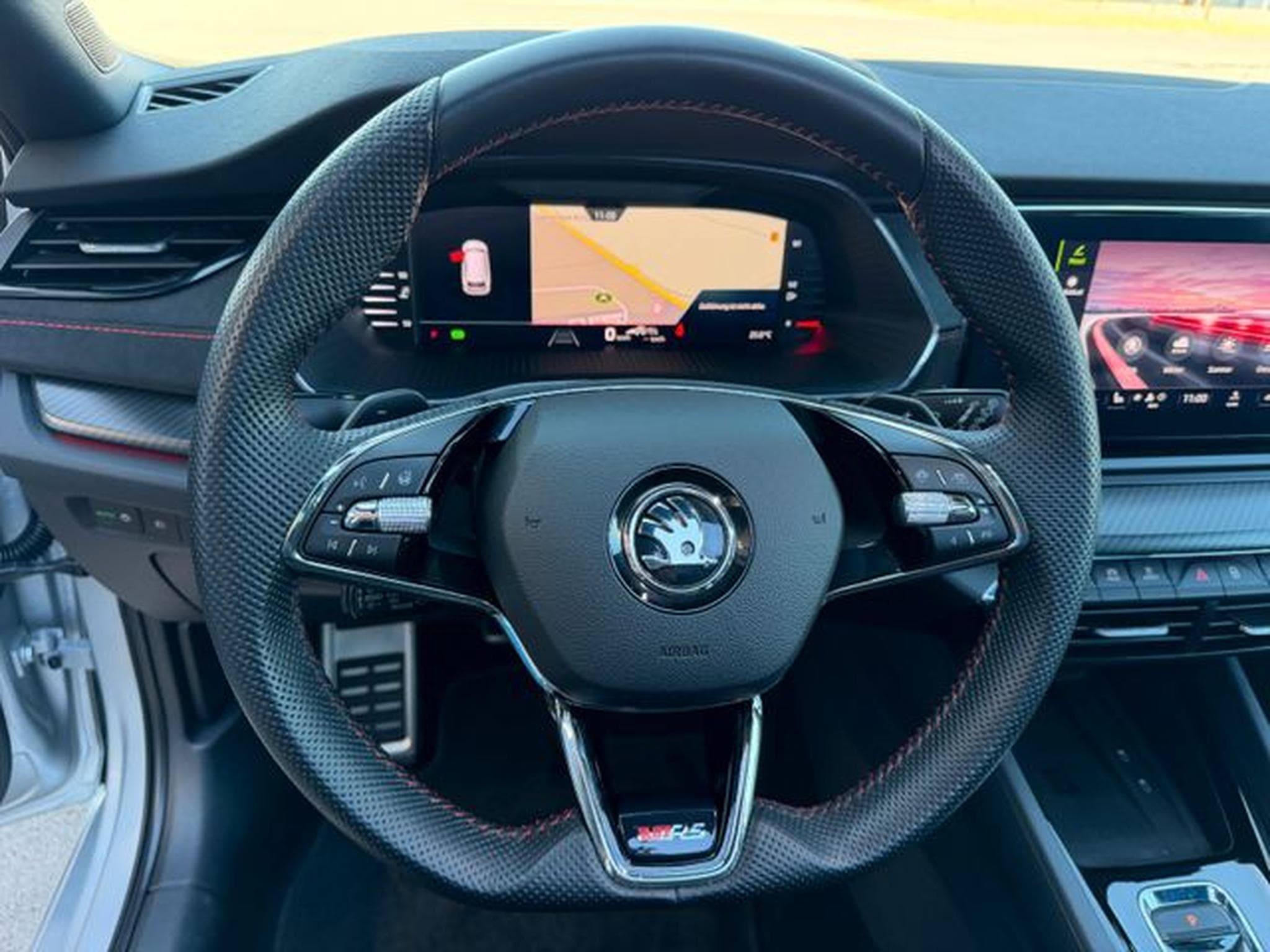 Skoda Octavia Octavia Kombi 2,0TSi RS Pano AHK 19" Matrix ACC (2022) - Photo 11