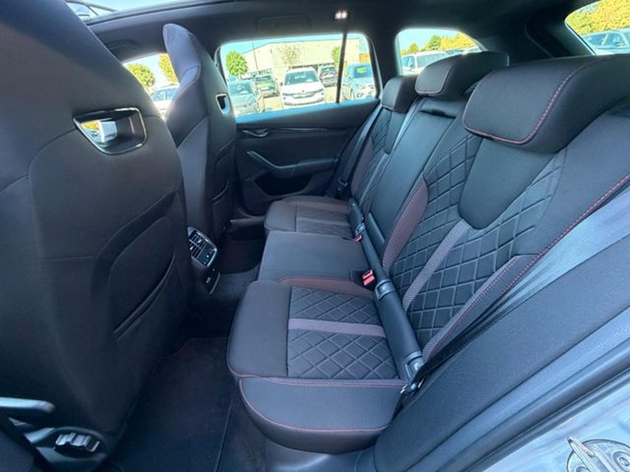 Skoda Octavia Octavia Kombi 2,0TSi RS Pano AHK 19" Matrix ACC (2022) - Photo 12