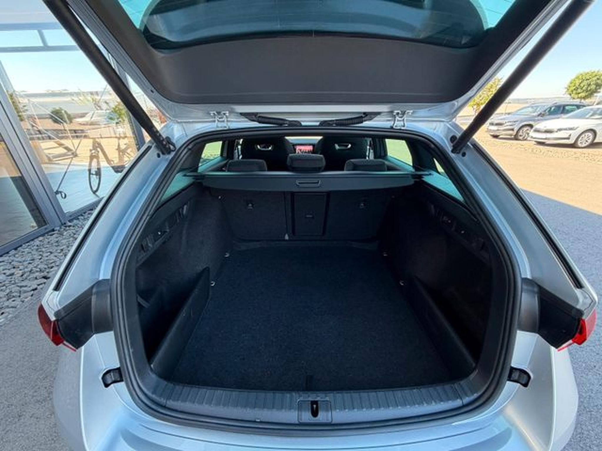 Skoda Octavia Octavia Kombi 2,0TSi RS Pano AHK 19" Matrix ACC (2022) - Photo 14