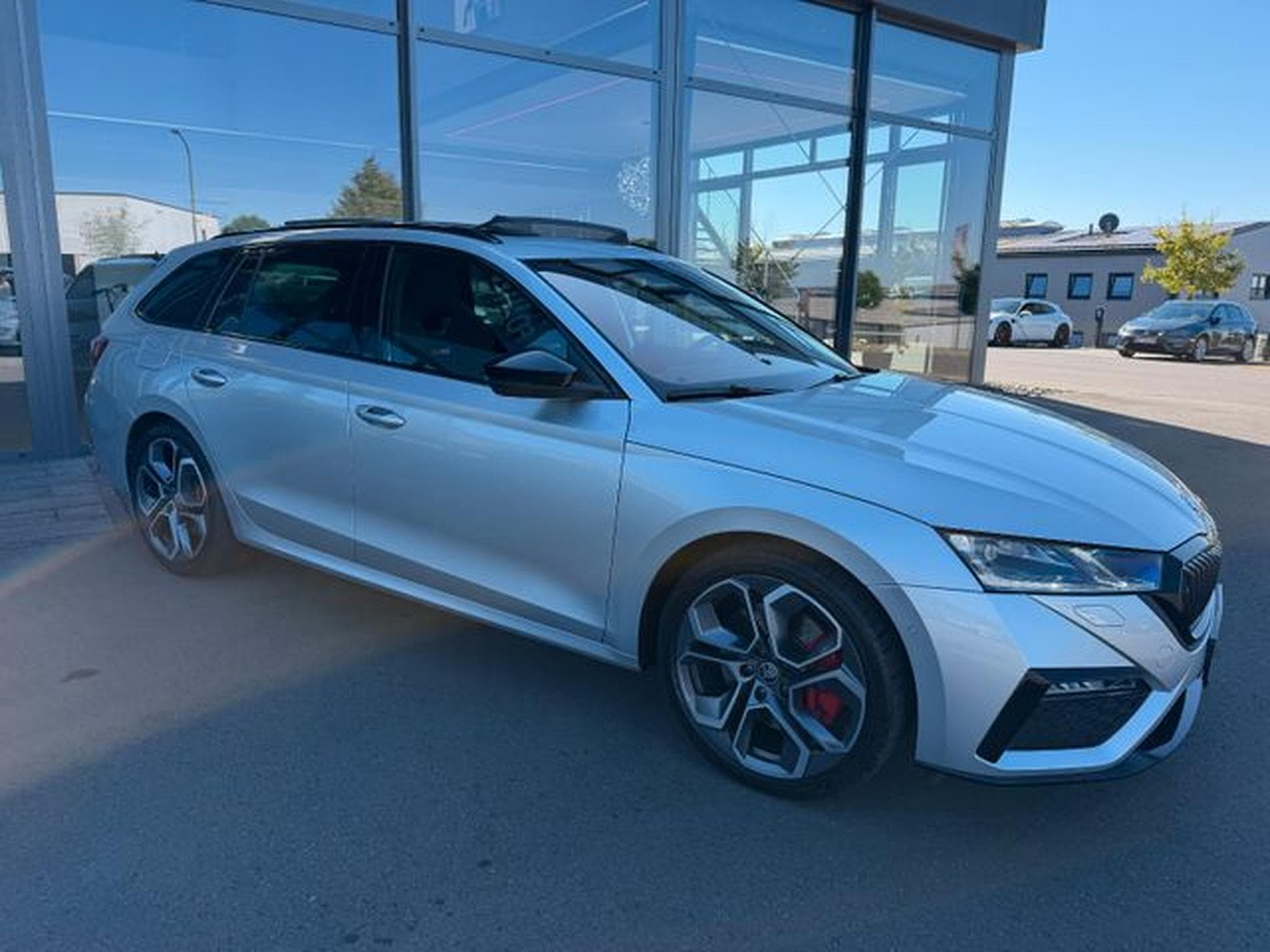 Skoda Octavia Octavia Kombi 2,0TSi RS Pano AHK 19" Matrix ACC (2022) - Photo 3