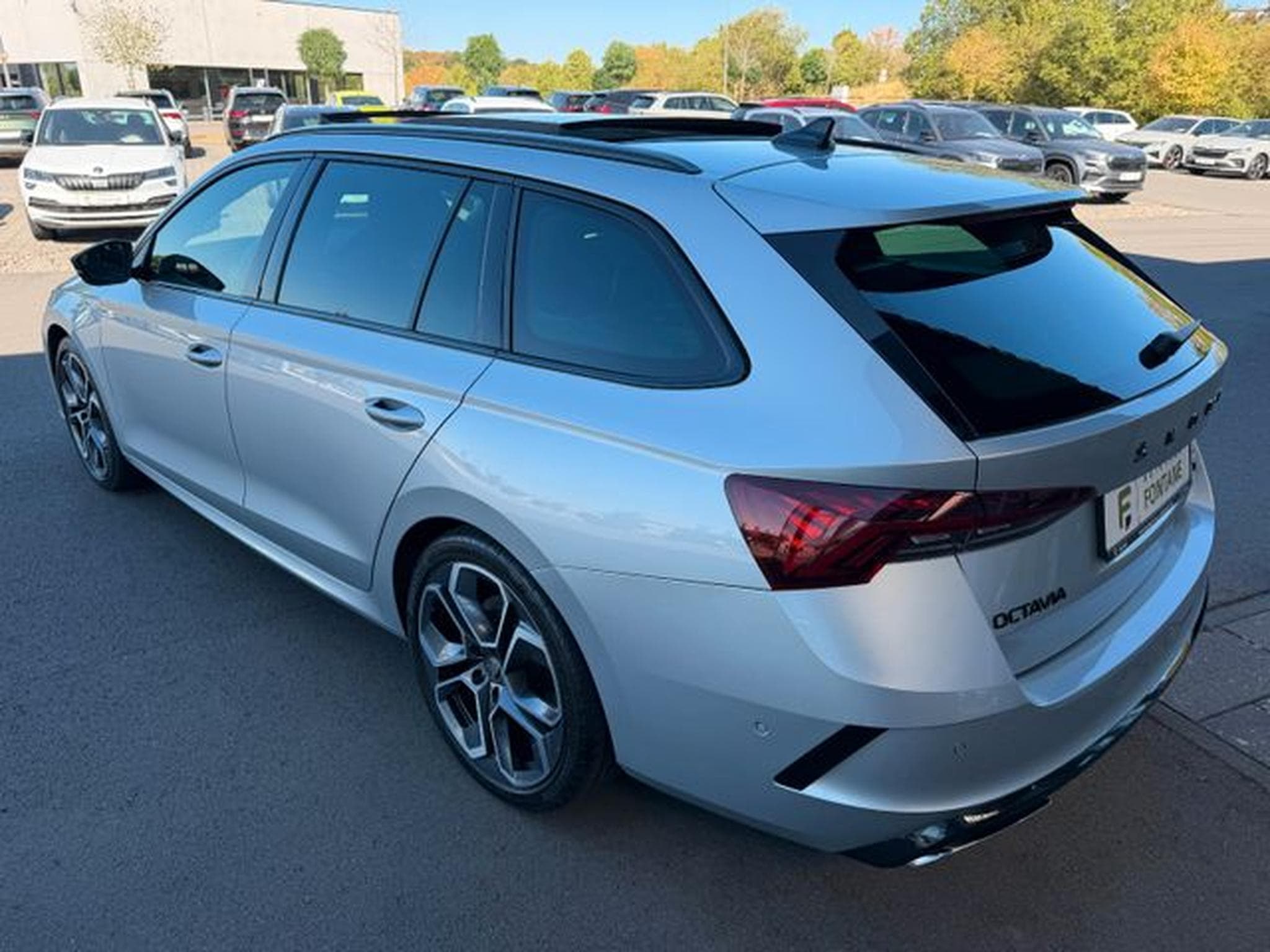 Skoda Octavia Octavia Kombi 2,0TSi RS Pano AHK 19" Matrix ACC (2022) - Photo 7