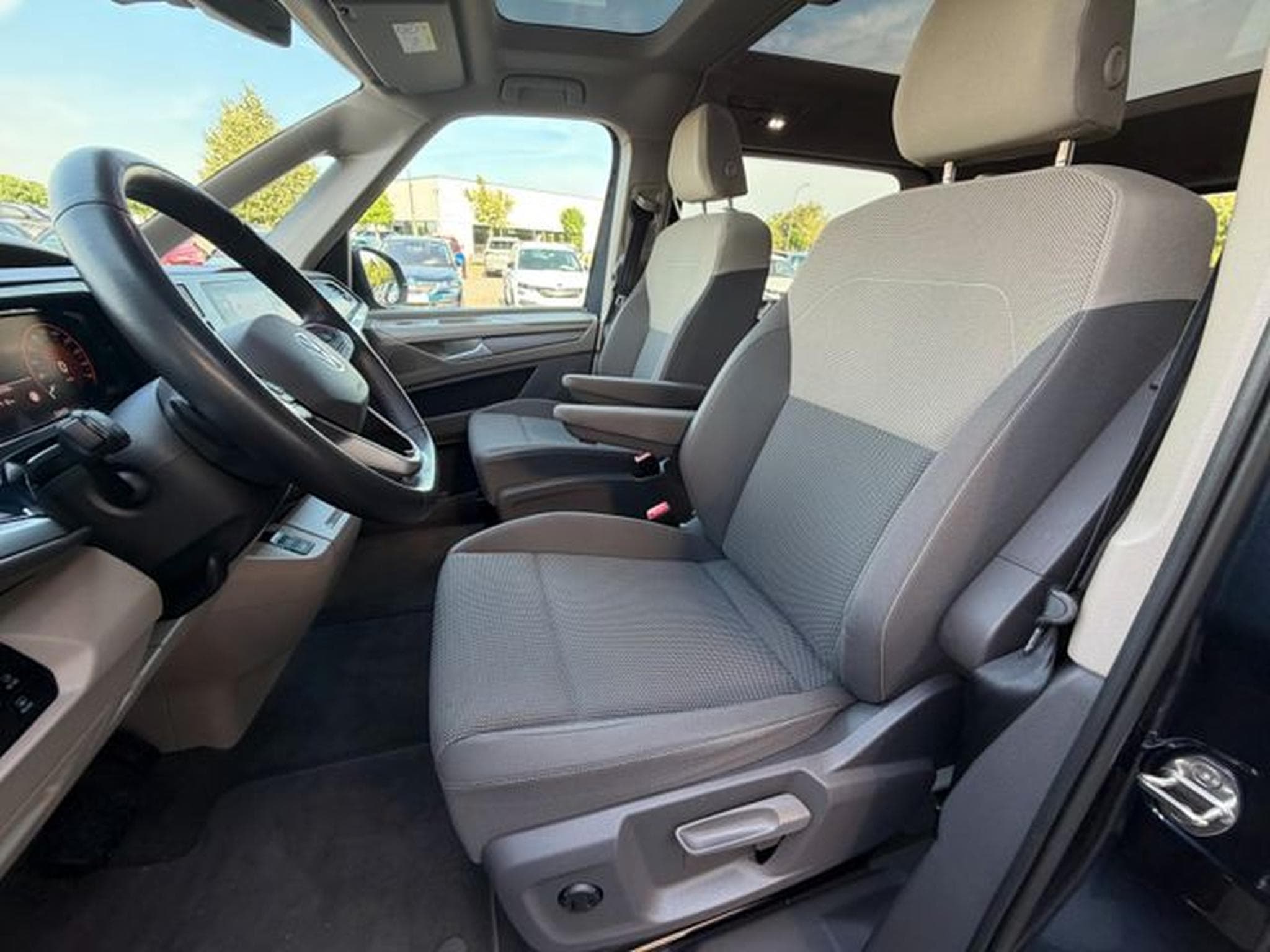 VW T7 T7 Multivan 2,0TDi 110kw DSG 7-Sitze Pano Navi (2024) - Photo 10