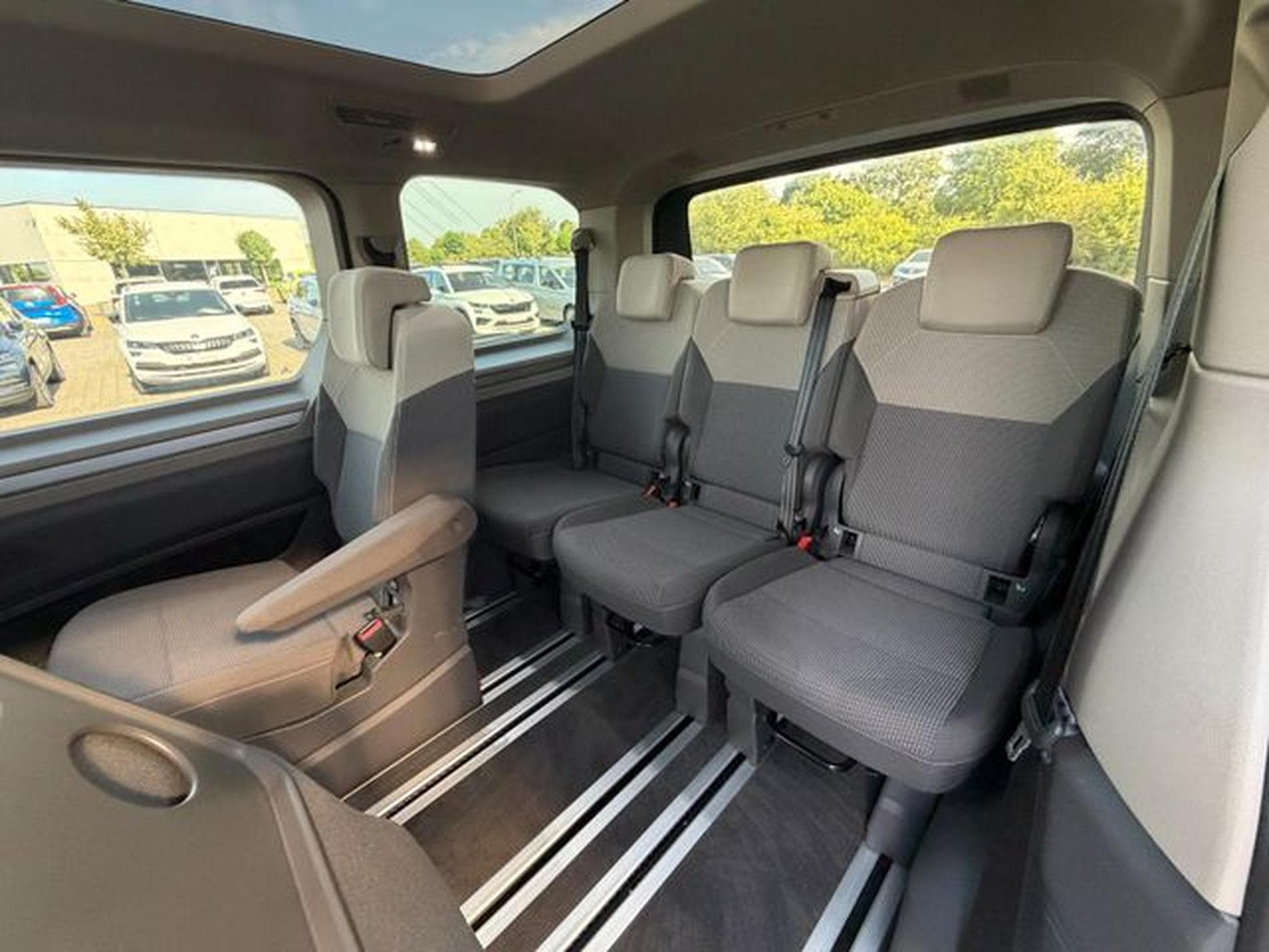 VW T7 T7 Multivan 2,0TDi 110kw DSG 7-Sitze Pano Navi (2024) - Photo 13