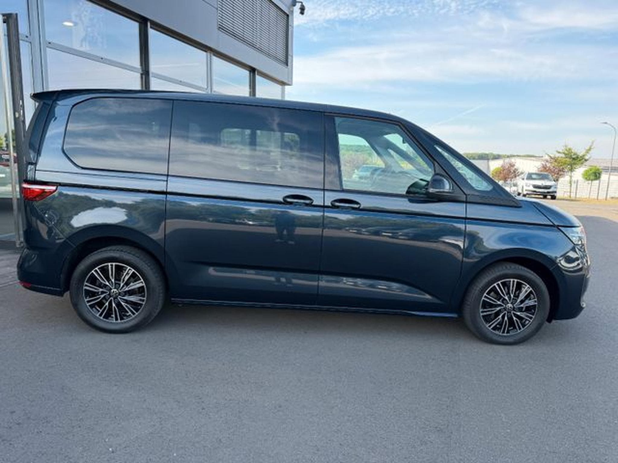 VW T7 T7 Multivan 2,0TDi 110kw DSG 7-Sitze Pano Navi (2024) - Photo 5