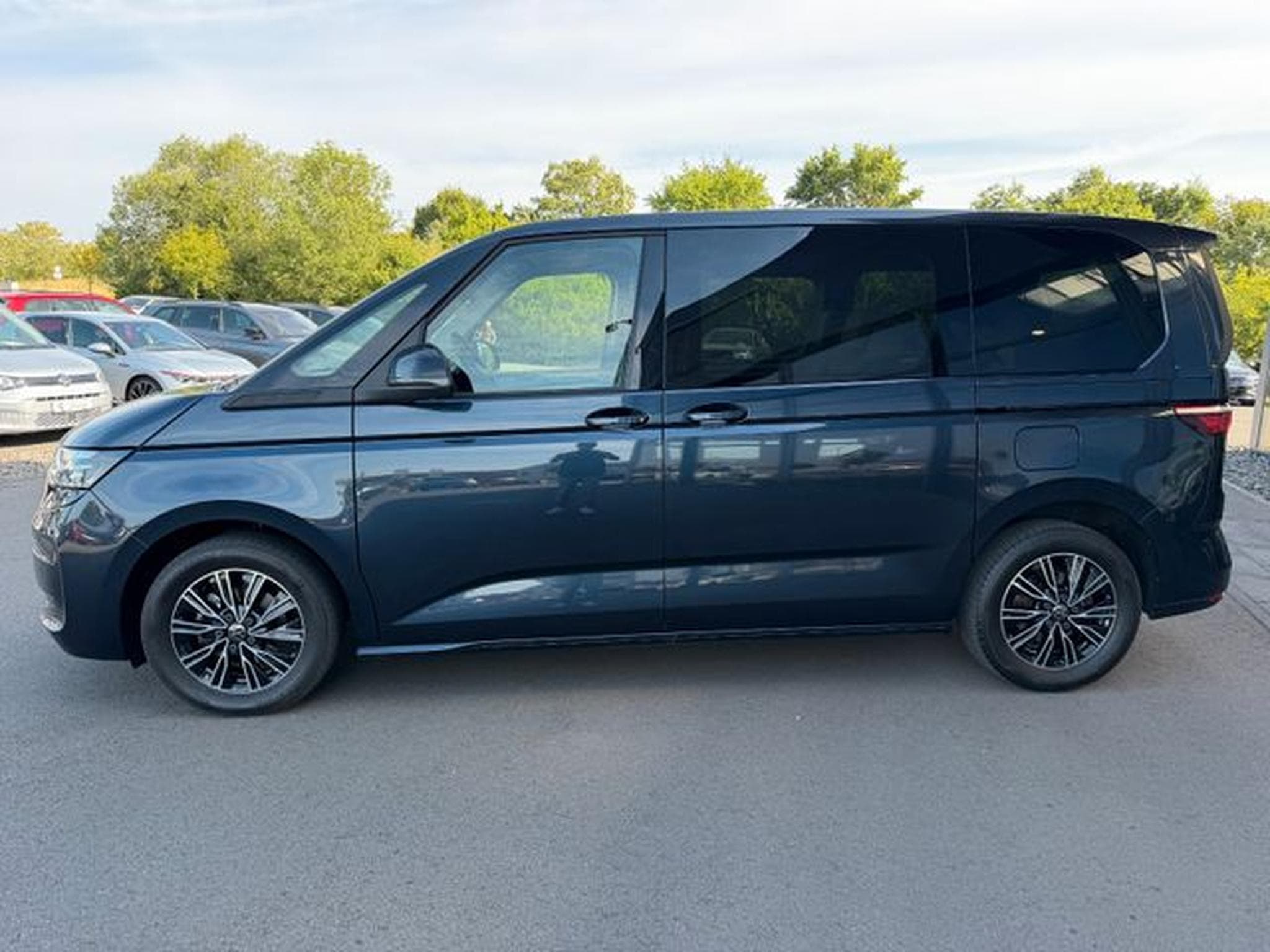 VW T7 T7 Multivan 2,0TDi 110kw DSG 7-Sitze Pano Navi (2024) - Photo 9