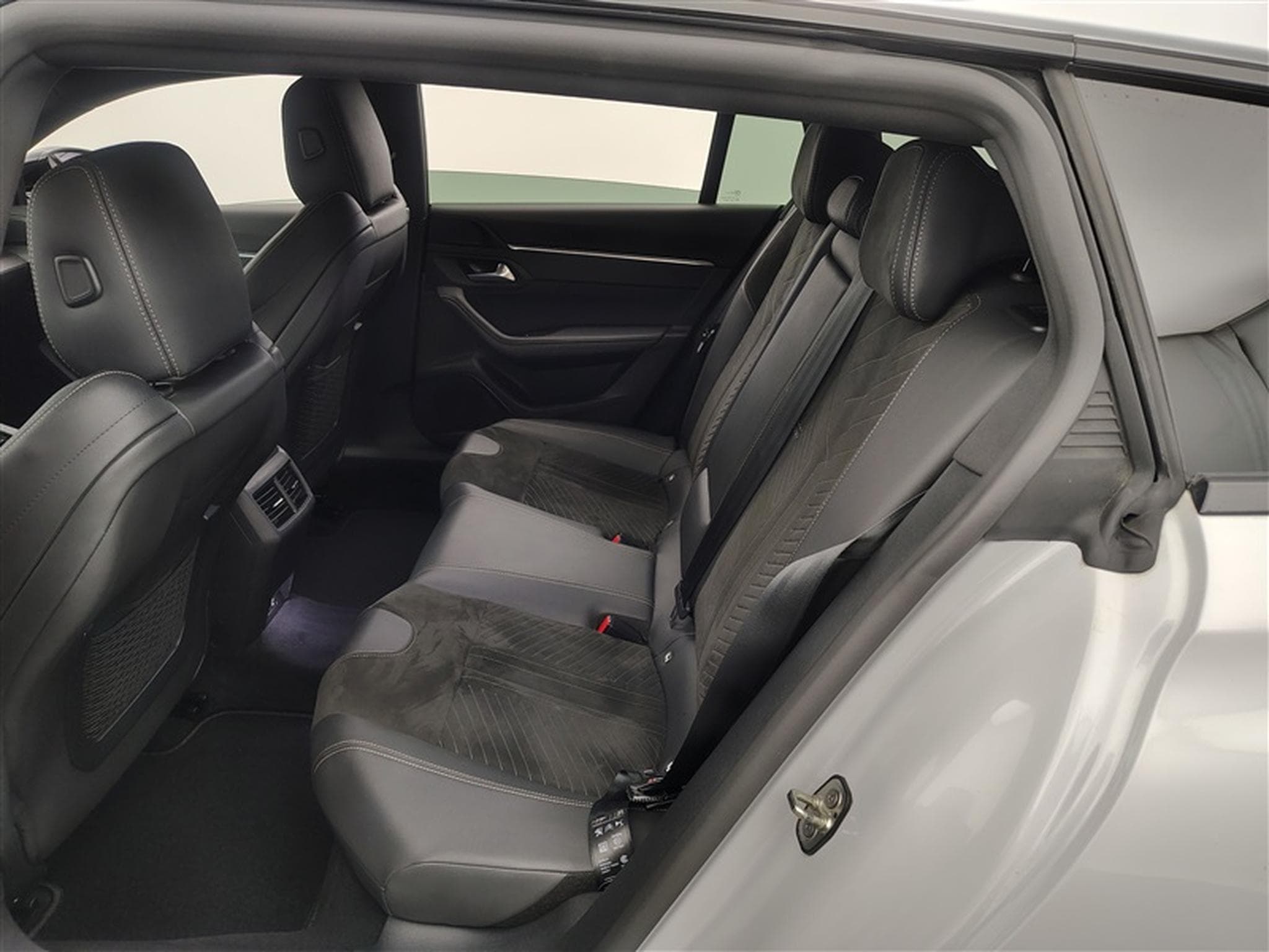 Peugeot 508 Facelift 1.5 BlueHDi 130Cv EAT8 GT S-CUIR / NAVI / FULL LED (2024) - Foto 13
