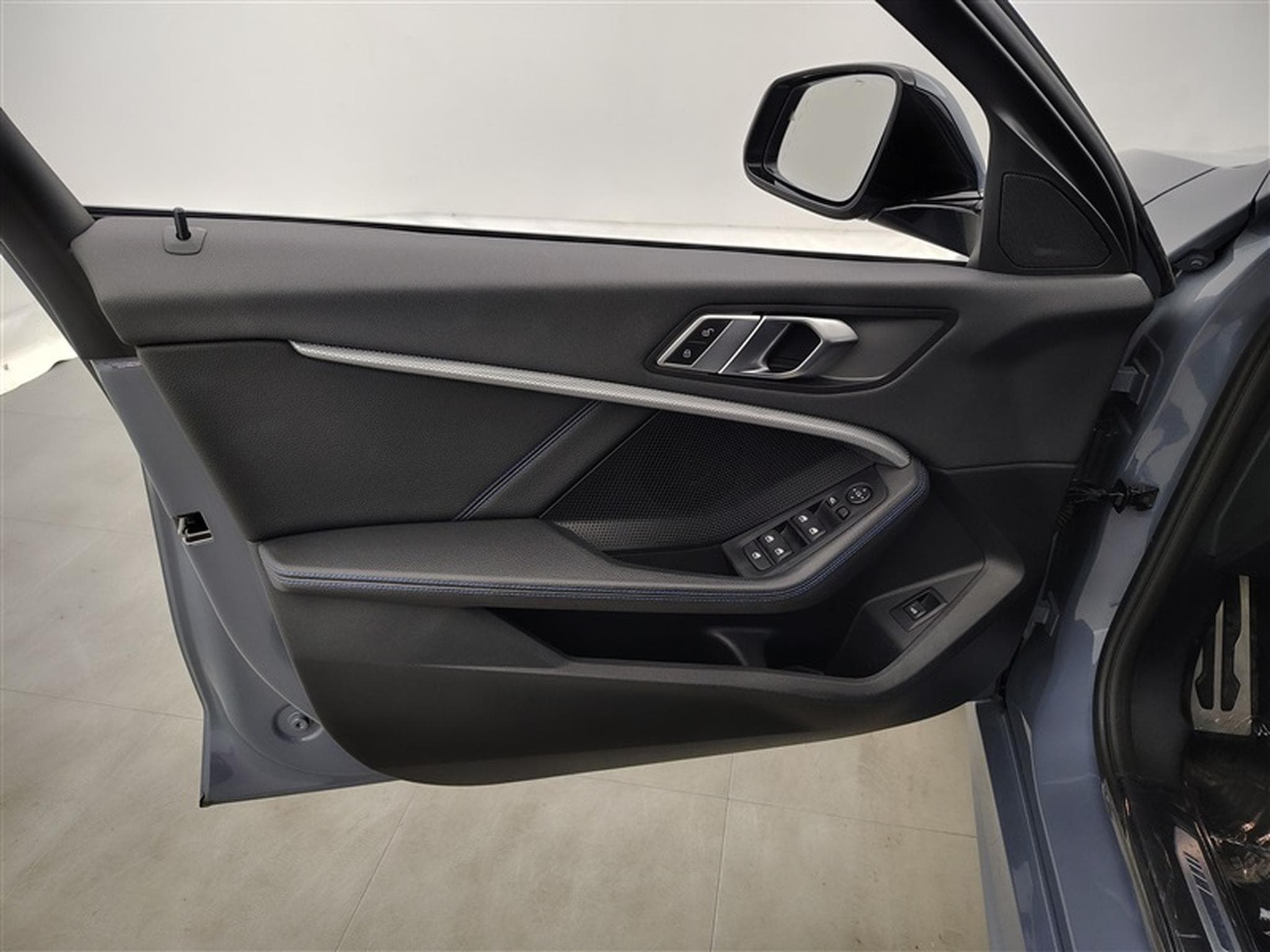BMW 118 iA Pack M*NAVI/FULL LED/CARPLAY/CAM360/PDC/JA* (2023) - Foto 17