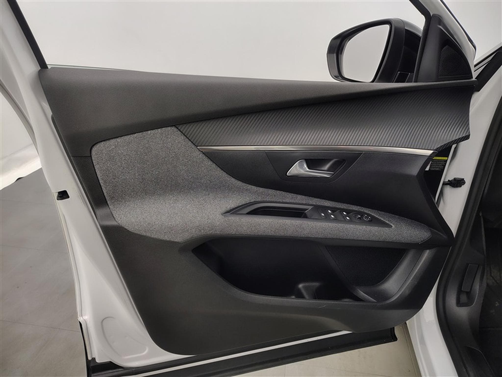Peugeot 5008 1.5 BlueHDi Active Pack NAVI / FULL LED / CARPLAY (2022) - Foto 17