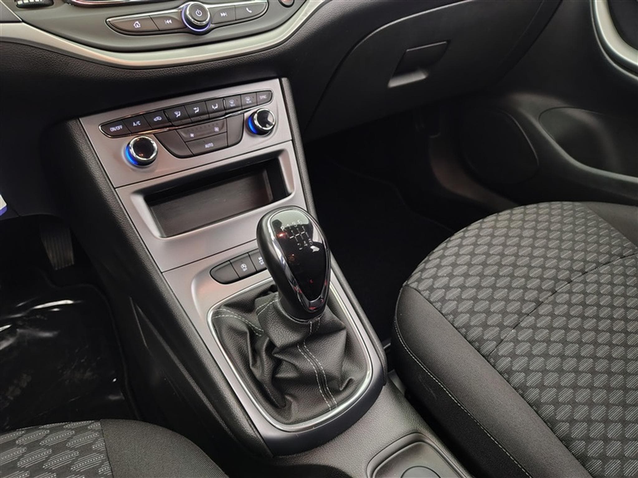 Opel Astra 1.2 Turbo 110cv Edition CARPLAY / FULL LED / PDC AV+AR (2020) - Foto 12