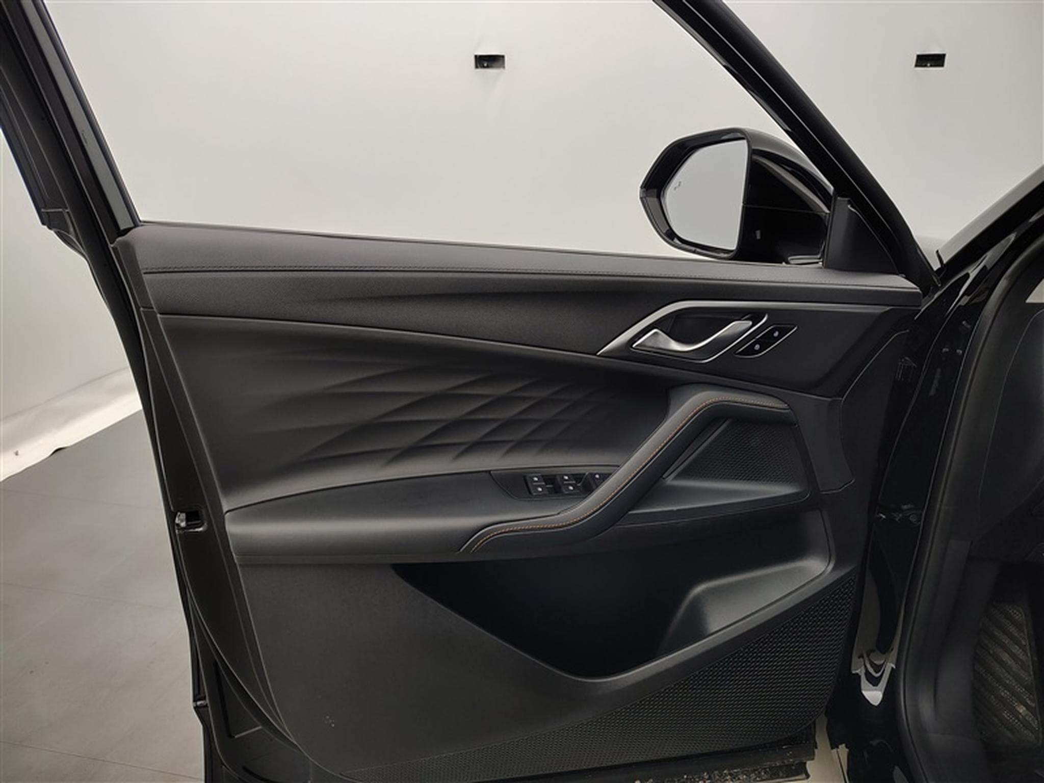 MG HS 1.5 Hybrid+ Luxury CUIR / NAVI / CAMERA360° / CARPLAY (2026) - Foto 17