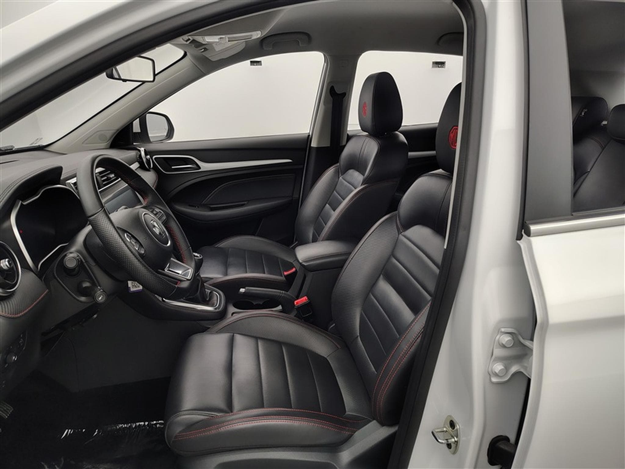 MG ZS 1.5 VTi 105cv Luxury NAVI / FULL LED / CUIR / (2024) - Foto 7