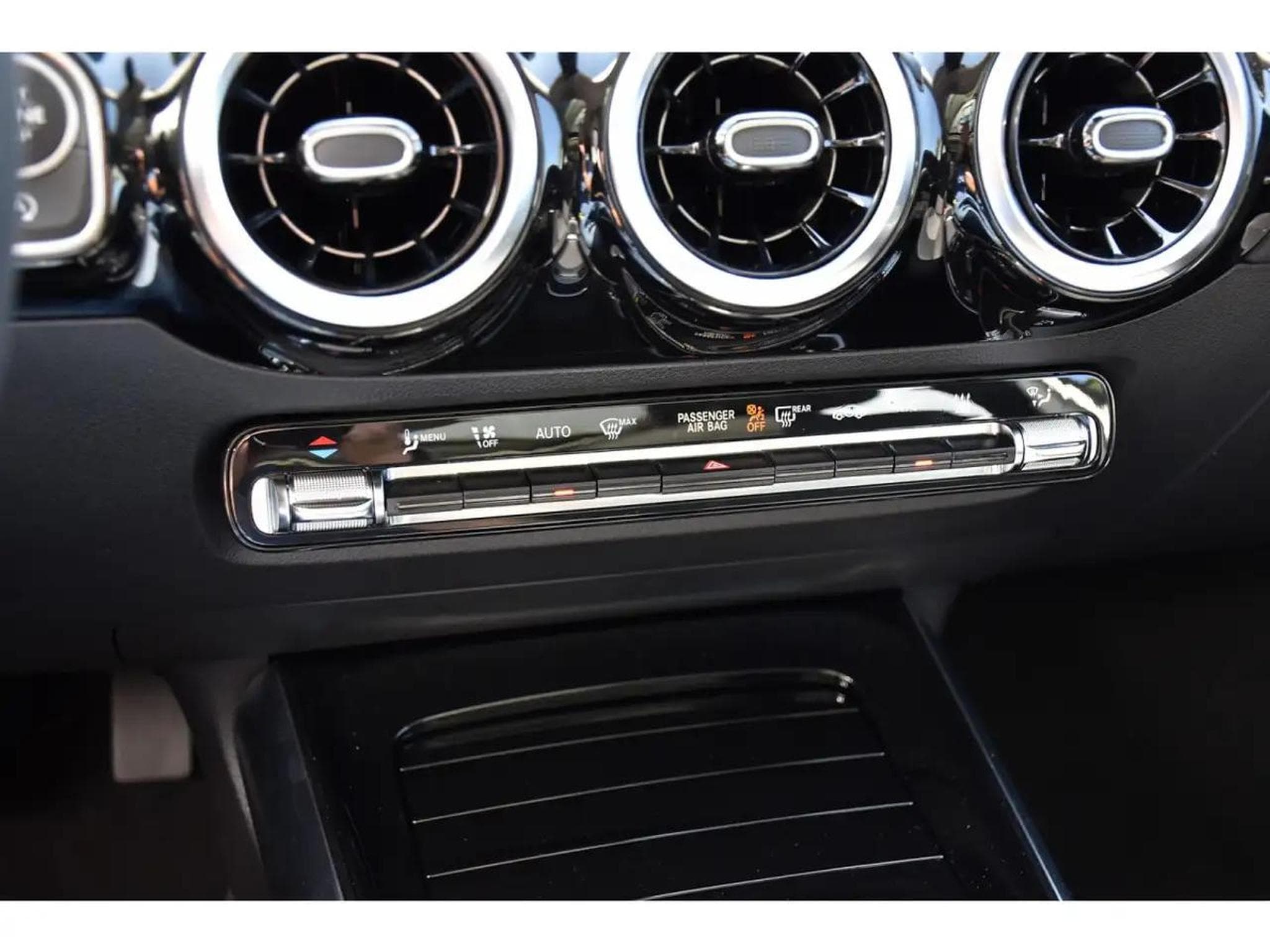 Mercedes GLA 200 (2024) - Photo 19