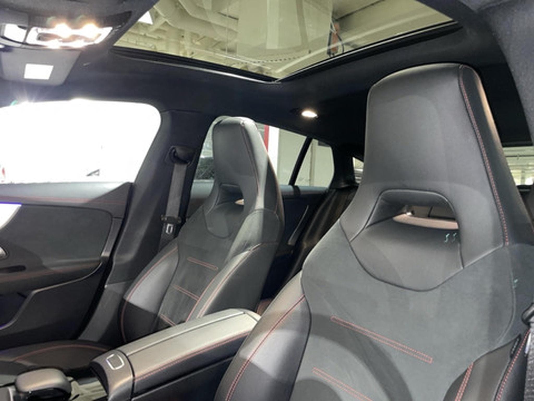 Mercedes CLA 200 2.0 CLA d (2023) - Photo 13