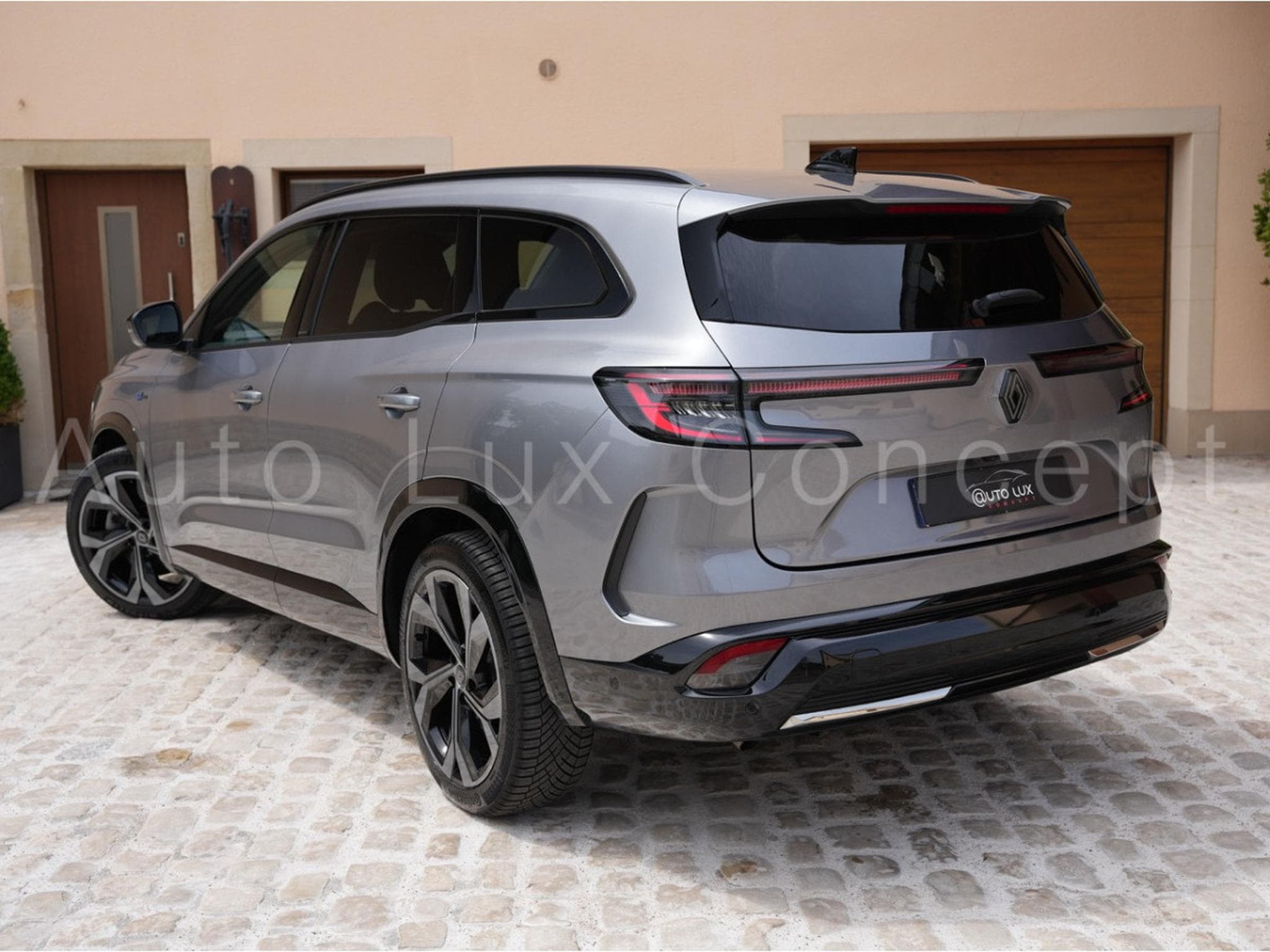Renault Espace E-Tech Full Hybrid 200 Esprit Alpine 7 places (2025) - Photo 4