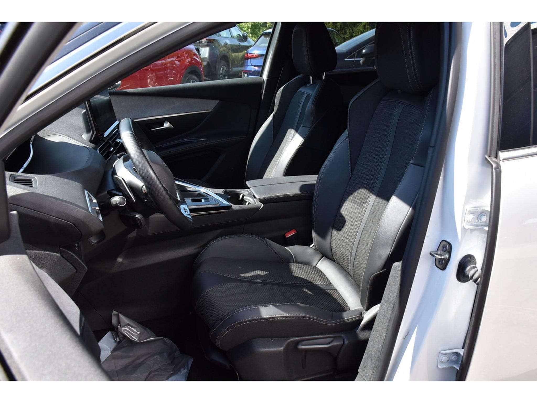 Peugeot 5008 1.2 130 GT EAT8 SG CHFF ACC LANE SIDE CAM 1° MAIN (2024) - Photo 6