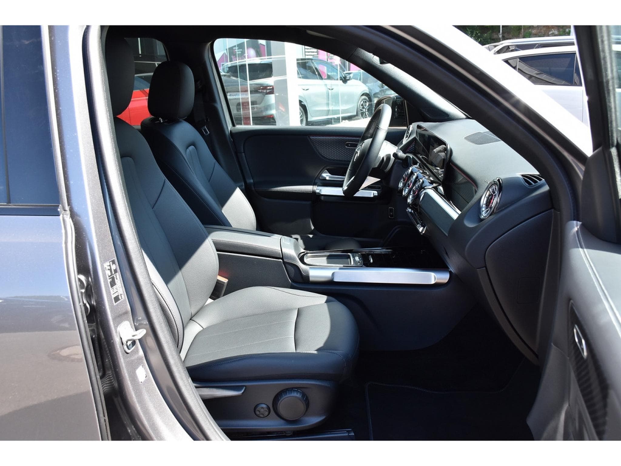 Mercedes GLB 180 CDI Business Line 8G-Tronic 7 PL. CUIR GPS CAM 1° MAIN (2025) - Photo 7