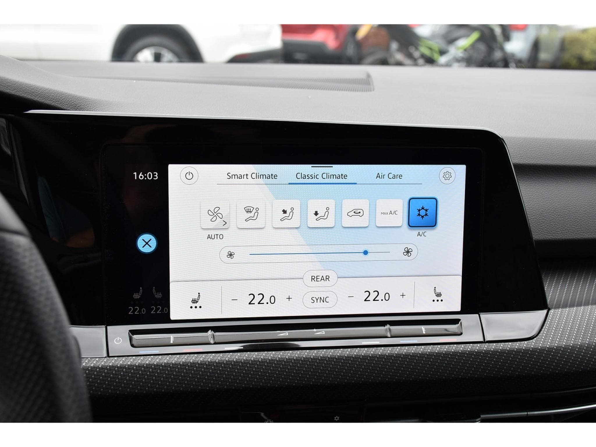 VW Golf 1.5 eTSI R-Line DSG ACC TRAVEL SIDE CAM PARK ATT RMQ 1° MAIN (2021) - Photo 14