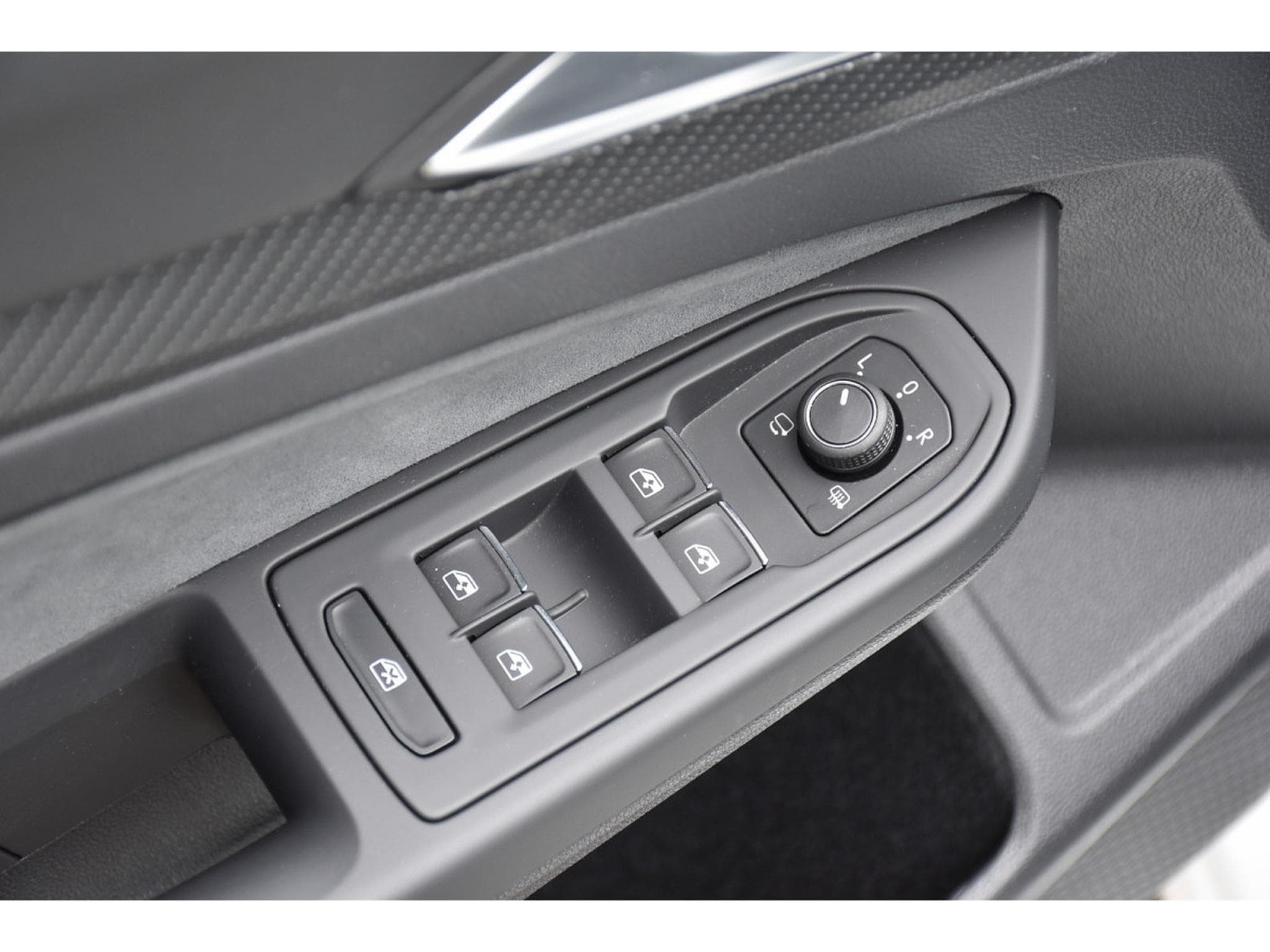 VW Golf 1.5 eTSI R-Line DSG ACC TRAVEL SIDE CAM PARK ATT RMQ 1° MAIN (2021) - Photo 22