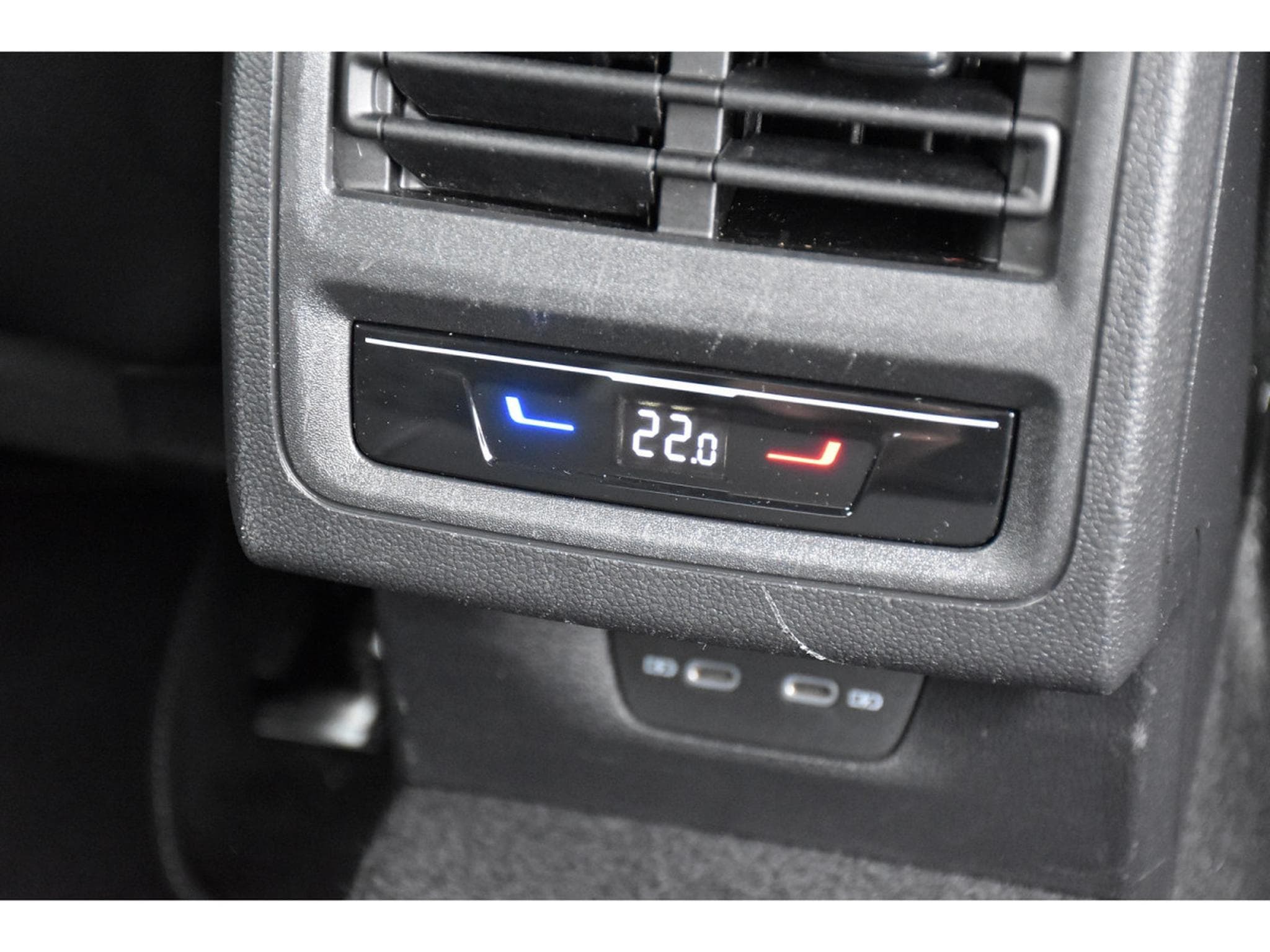 VW Golf 1.5 eTSI R-Line DSG ACC TRAVEL SIDE CAM PARK ATT RMQ 1° MAIN (2021) - Photo 23