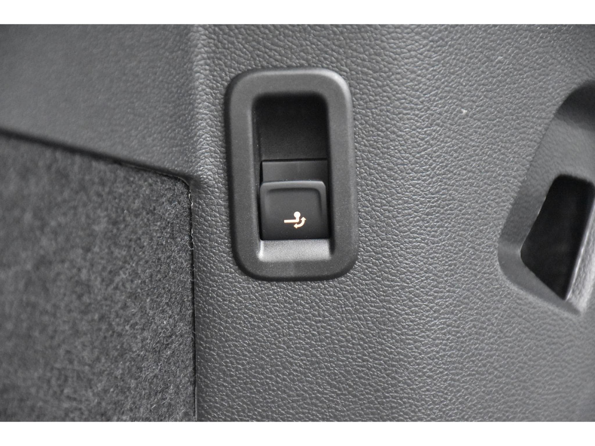 VW Golf 1.5 eTSI R-Line DSG ACC TRAVEL SIDE CAM PARK ATT RMQ 1° MAIN (2021) - Photo 24