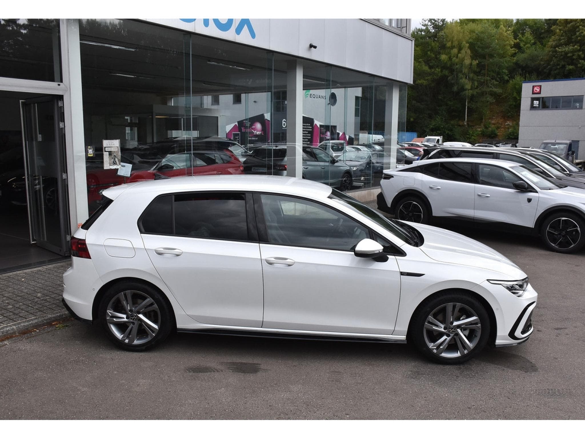 VW Golf 1.5 eTSI R-Line DSG ACC TRAVEL SIDE CAM PARK ATT RMQ 1° MAIN (2021) - Photo 3