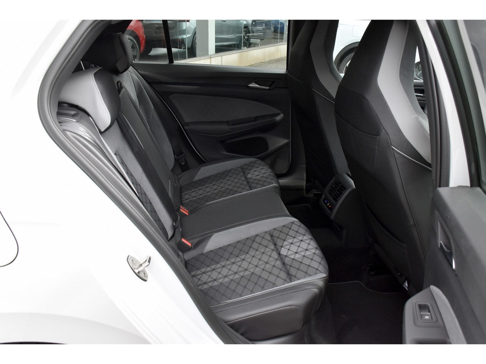 VW Golf 1.5 eTSI R-Line DSG ACC TRAVEL SIDE CAM PARK ATT RMQ 1° MAIN (2021) - Photo 8