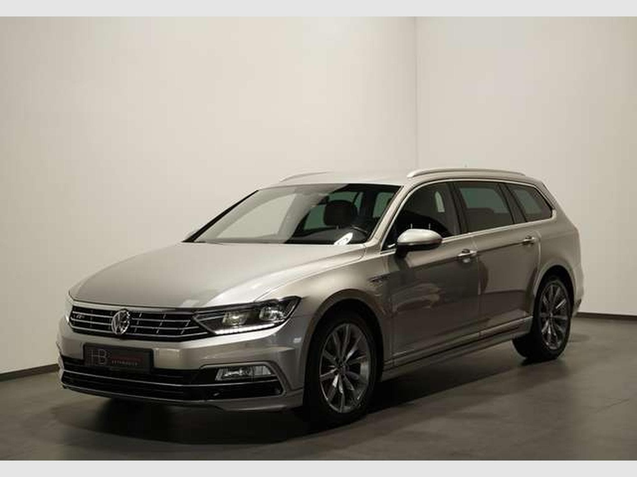 VW Passat Variant R Line 4M *2.HD *ACC *Massage * (2017) - Photo 1
