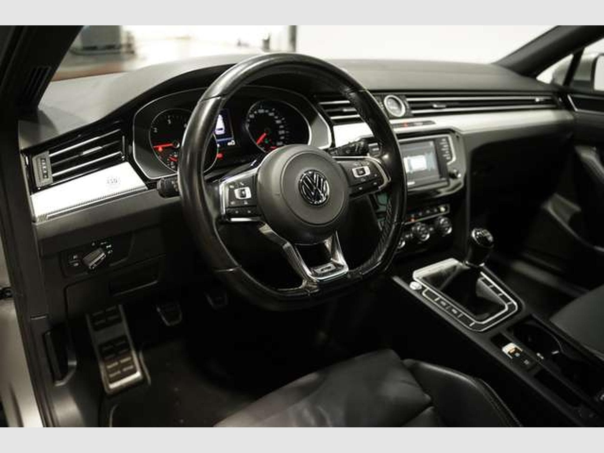 VW Passat Variant R Line 4M *2.HD *ACC *Massage * (2017) - Photo 10