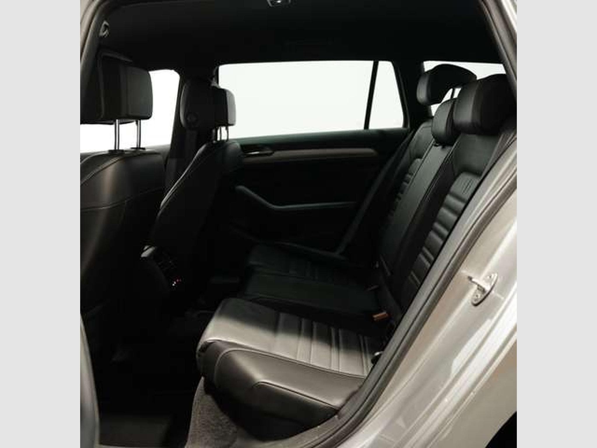 VW Passat Variant R Line 4M *2.HD *ACC *Massage * (2017) - Photo 11